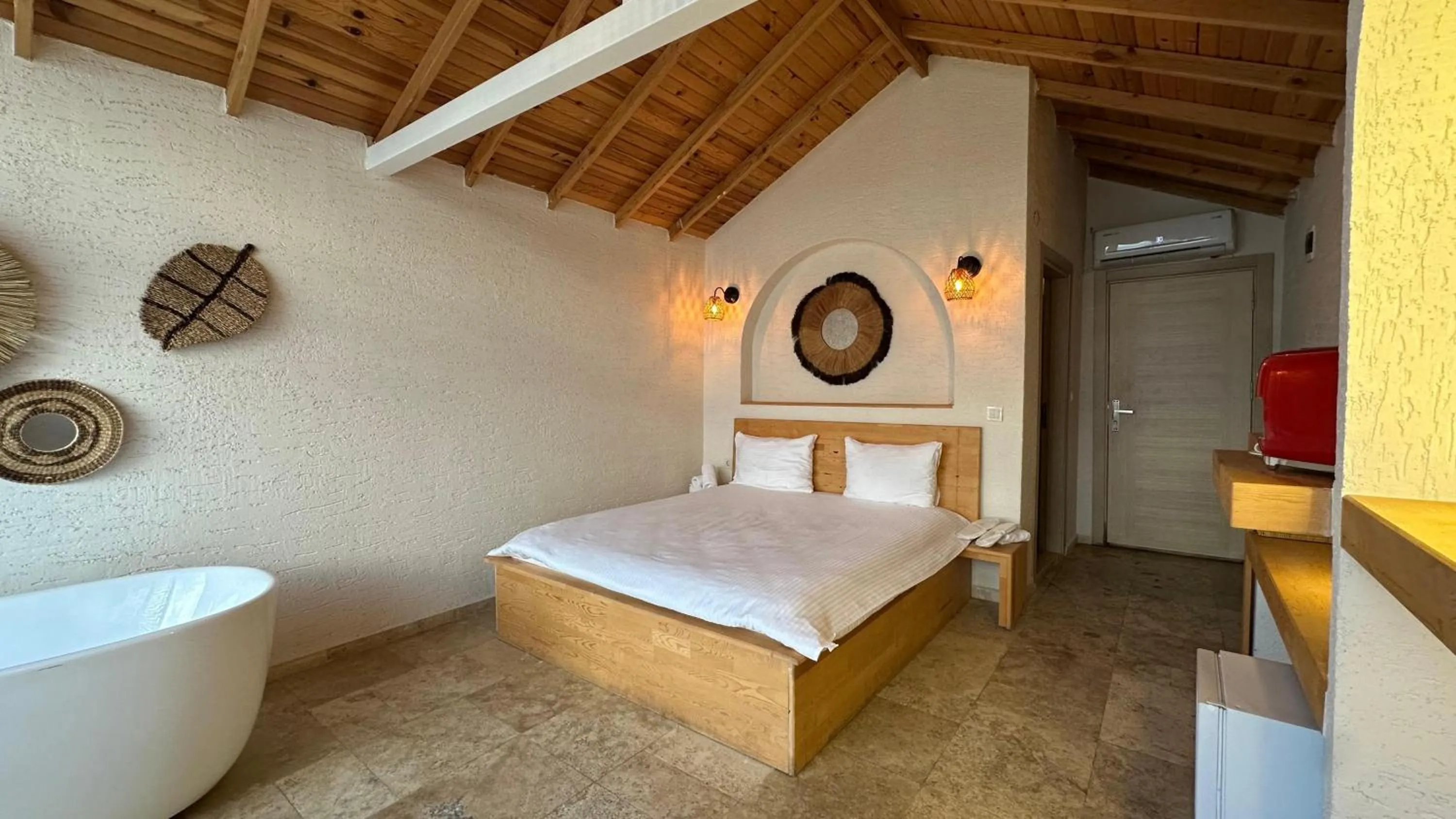 Photo of the whole room, Bed in The Roof Ada