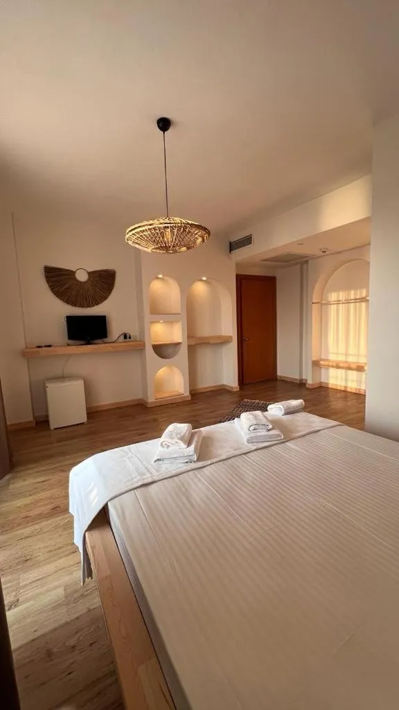 Photo of the whole room, Bed in The Roof Ada