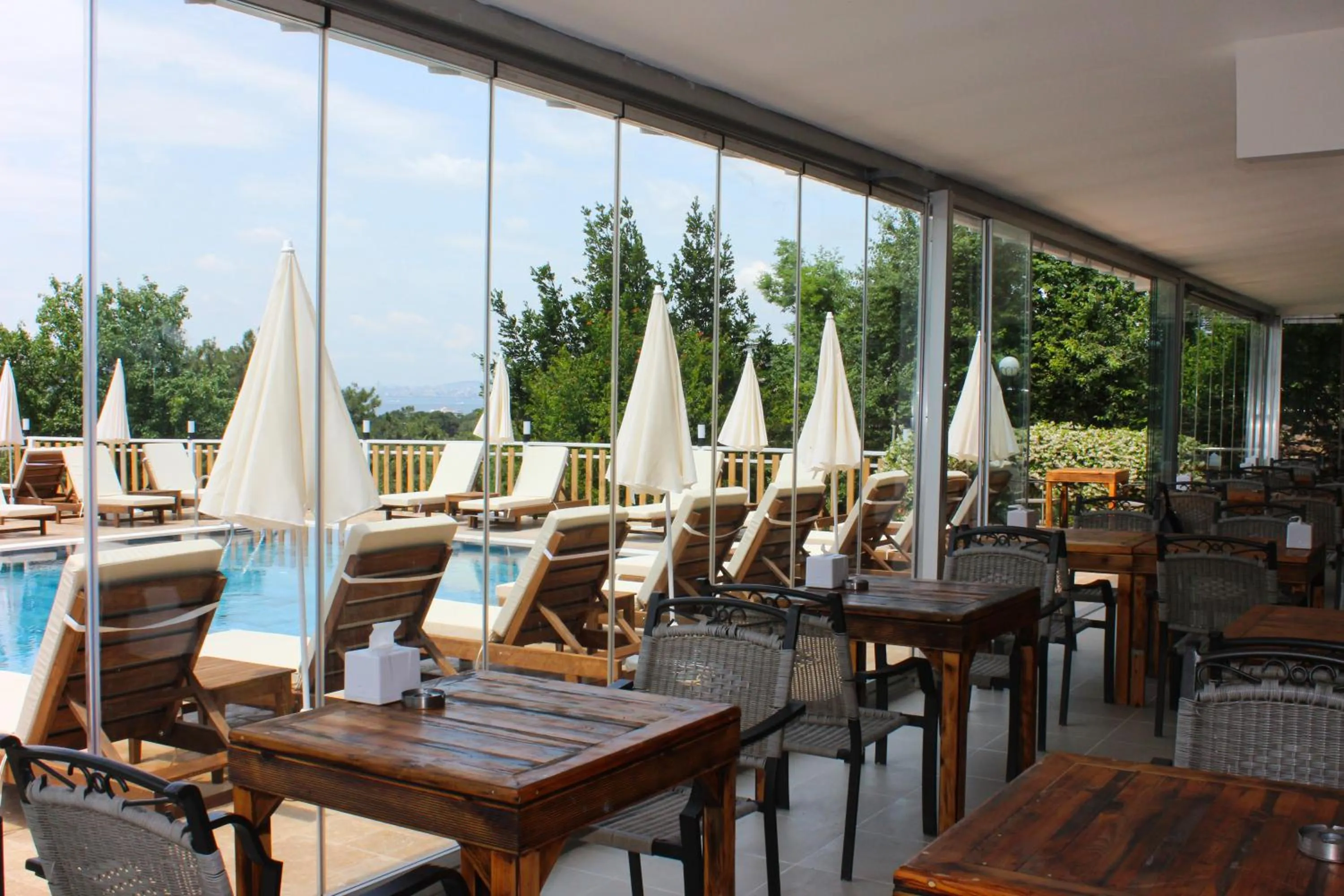 Restaurant/places to eat in The Roof Ada