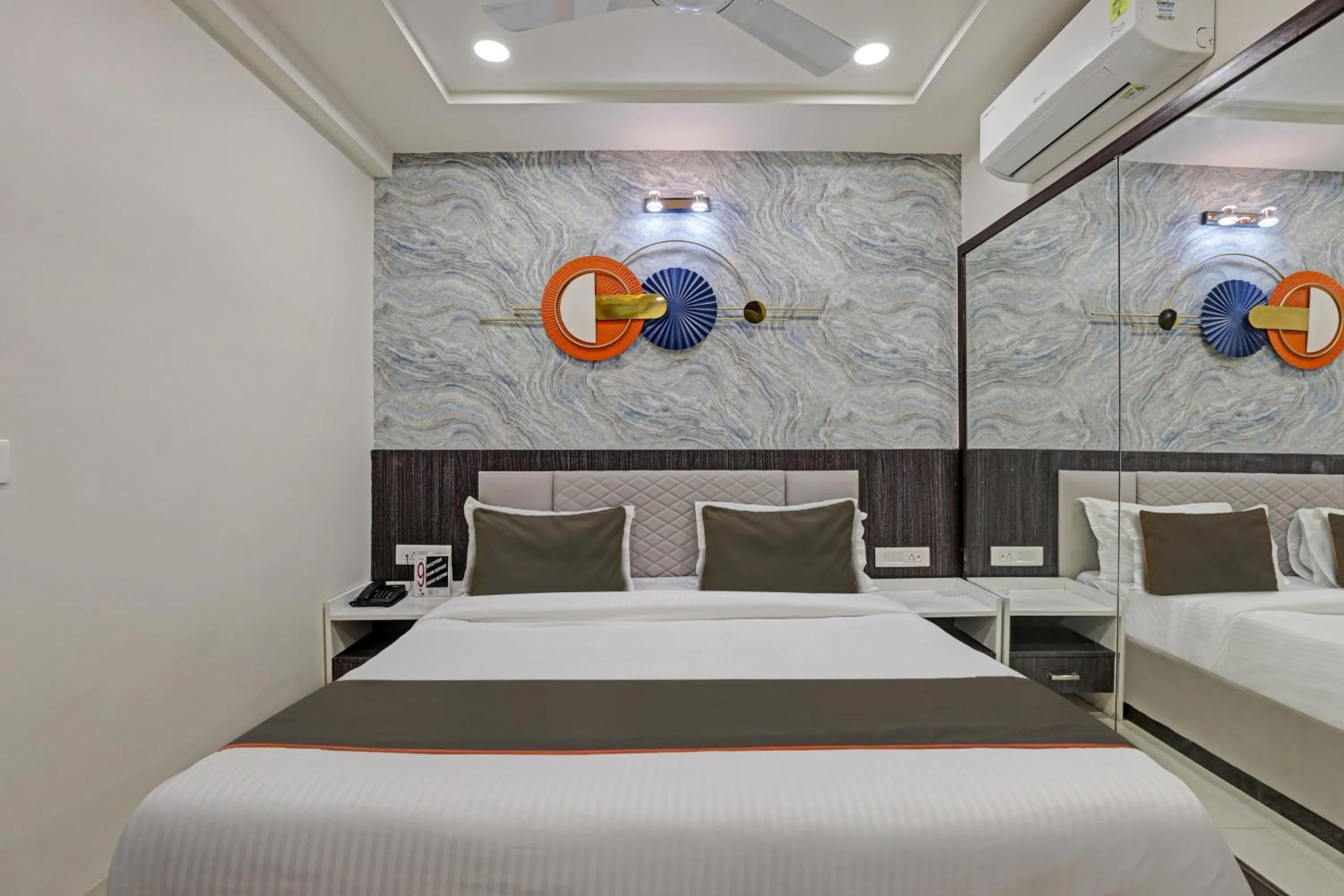 Bedroom, Bed in Collection O Alpha One