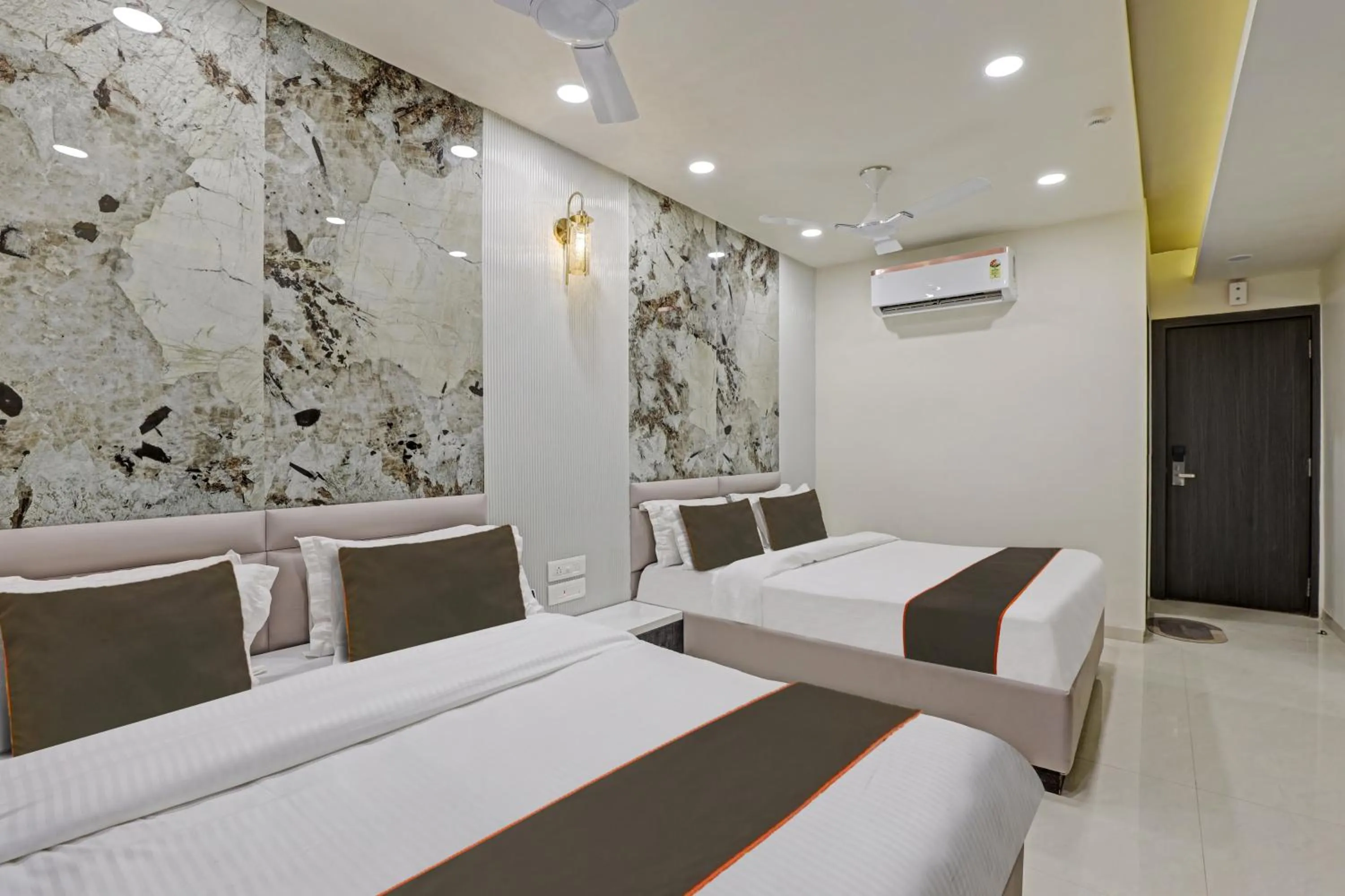 Bedroom in Collection O Alpha One