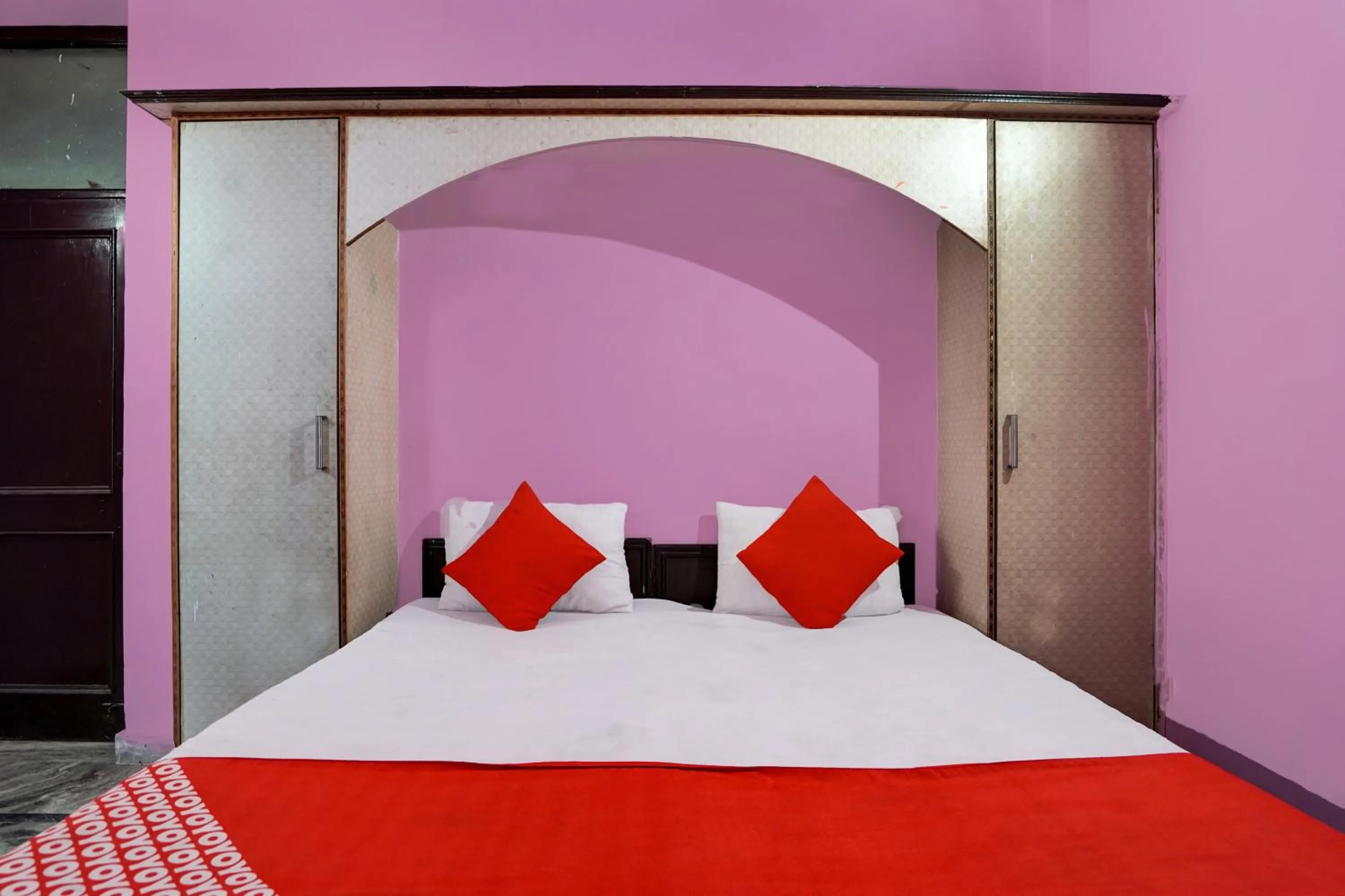 Bedroom, Bed in Super Hotel O Khanna's Hotel