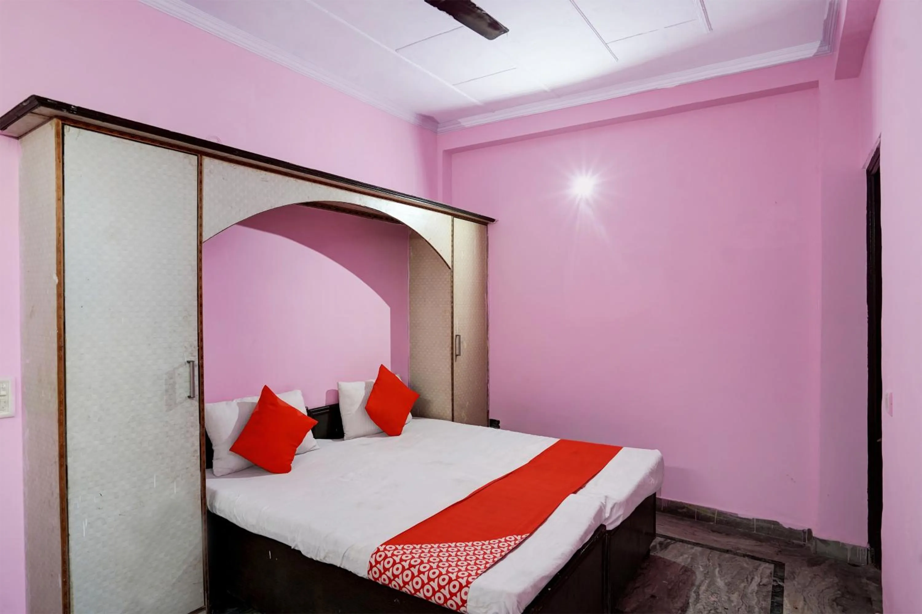 Bedroom, Bed in Super Hotel O Khanna Hotel near shakti khand III Indirapuram