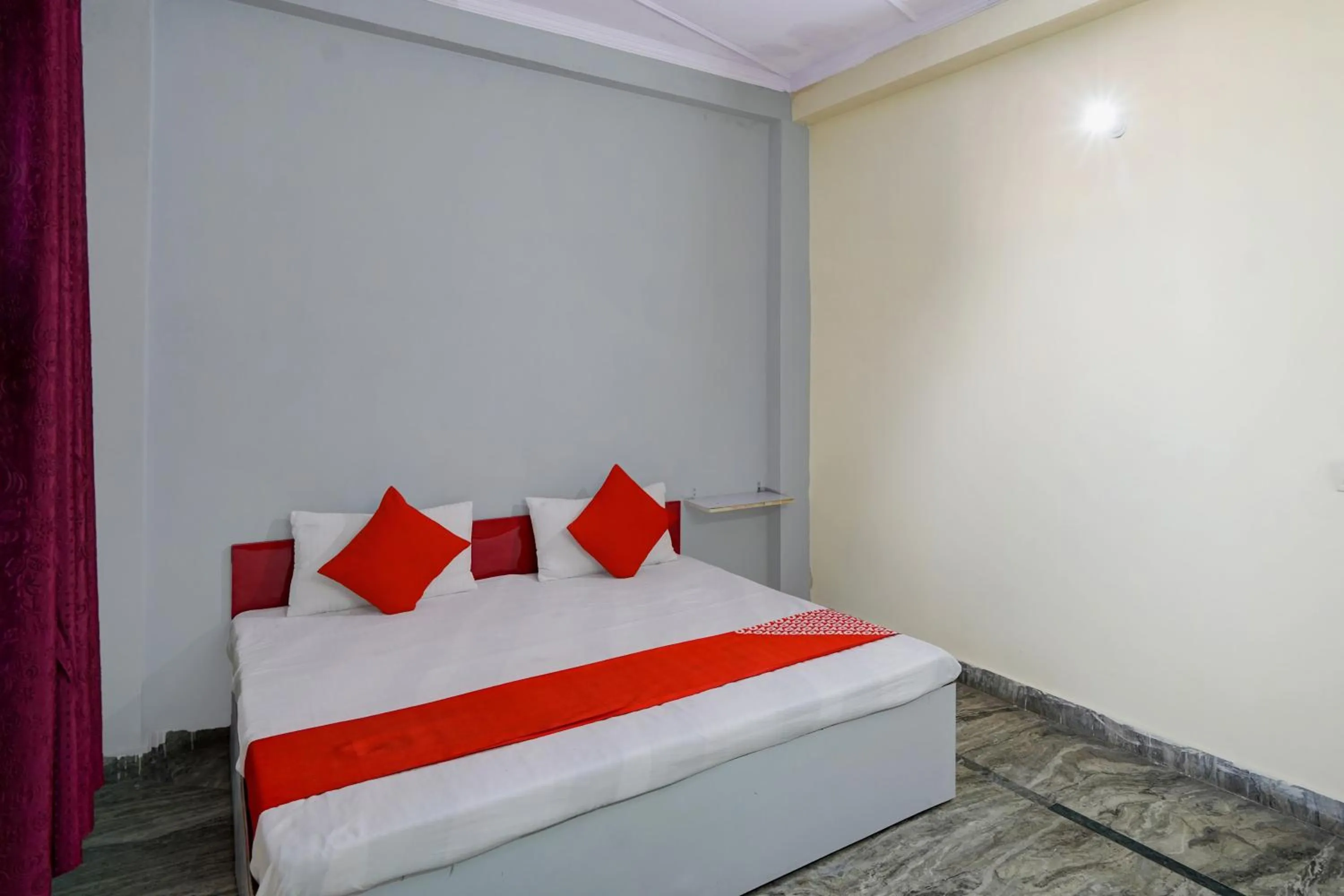 Bedroom, Bed in Super Hotel O Khanna Hotel near shakti khand III Indirapuram