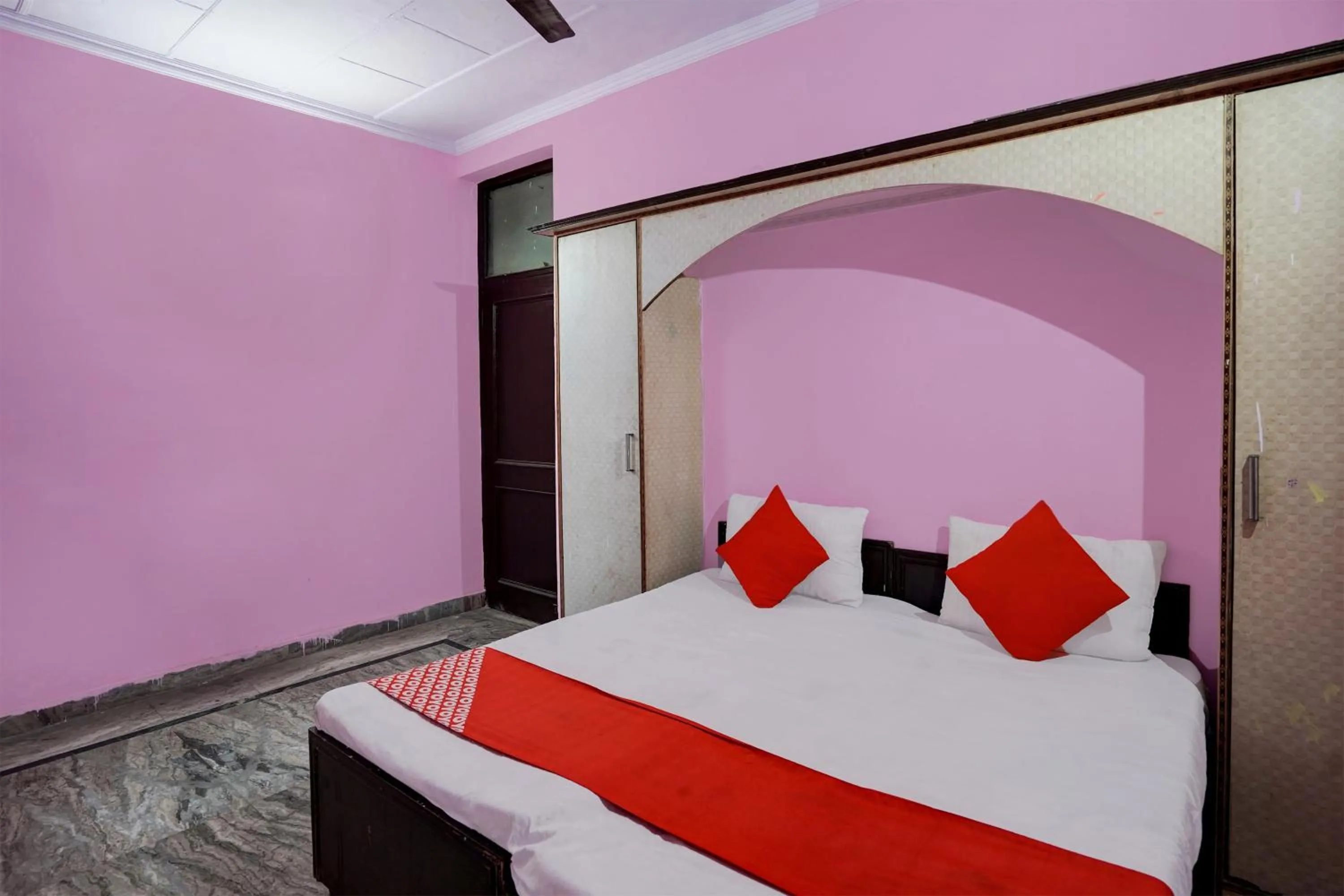 Bedroom, Bed in Super Hotel O Khanna's Hotel