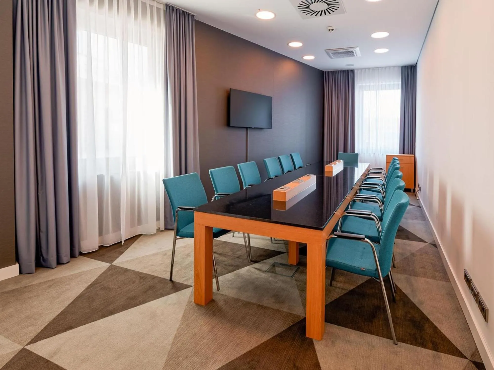 Meeting/conference room in Premier Inn Mannheim City Centre