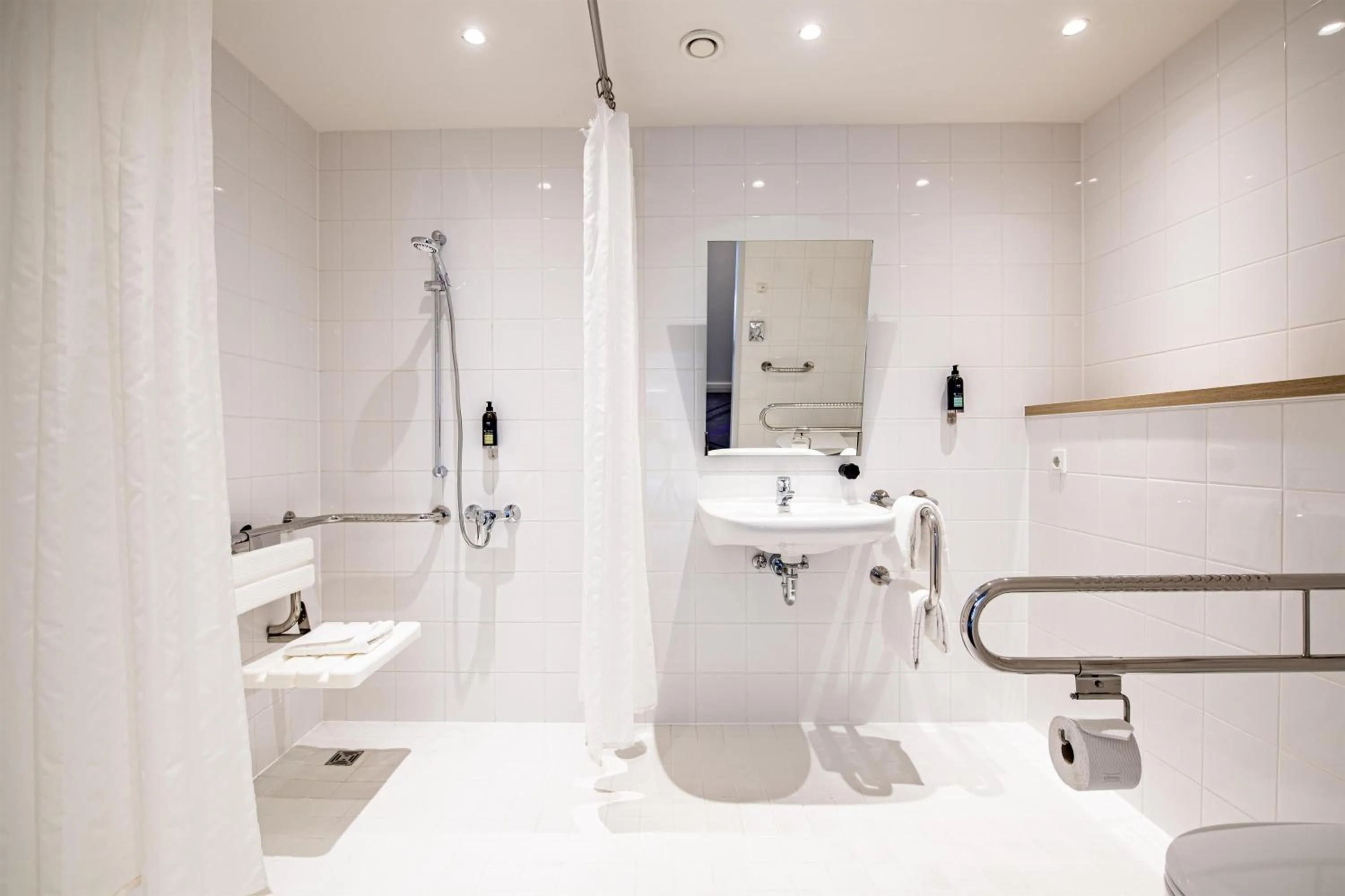 Bathroom in Premier Inn Muenchen Messe