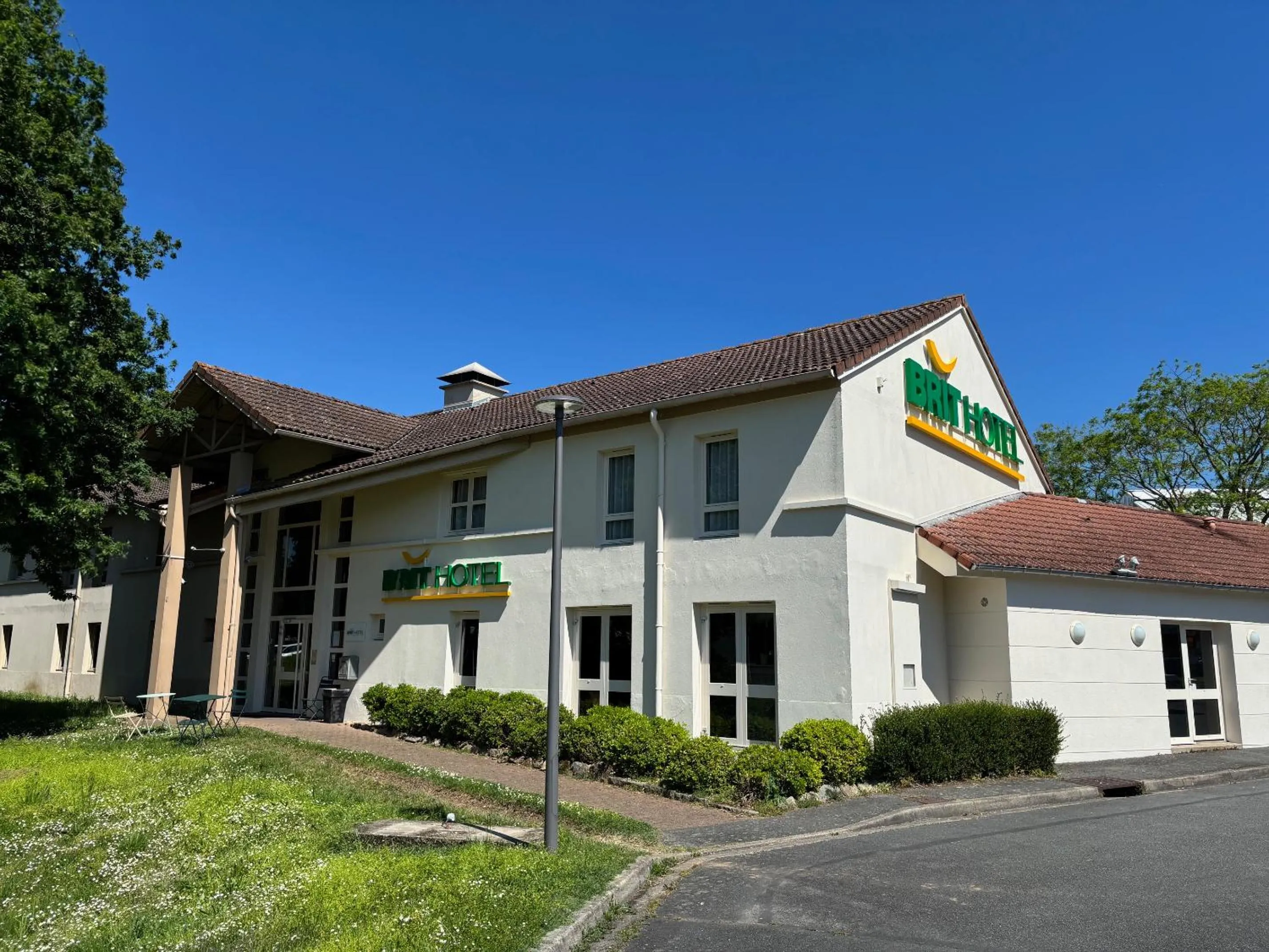 Property building in Brit Hotel Essentiel Cholet