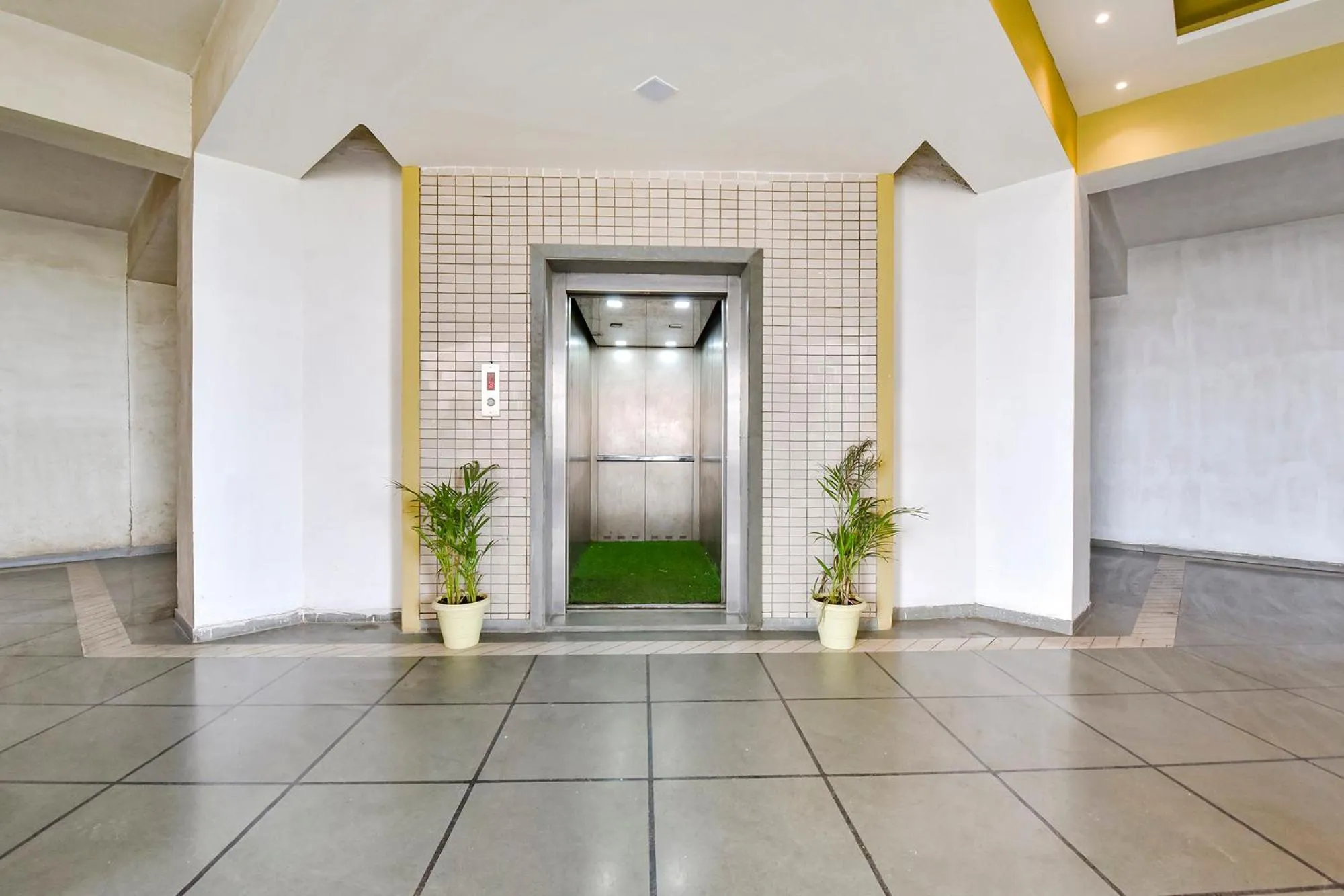 elevator in FabHotel Symphony Grand - Inside Barcelona Complex