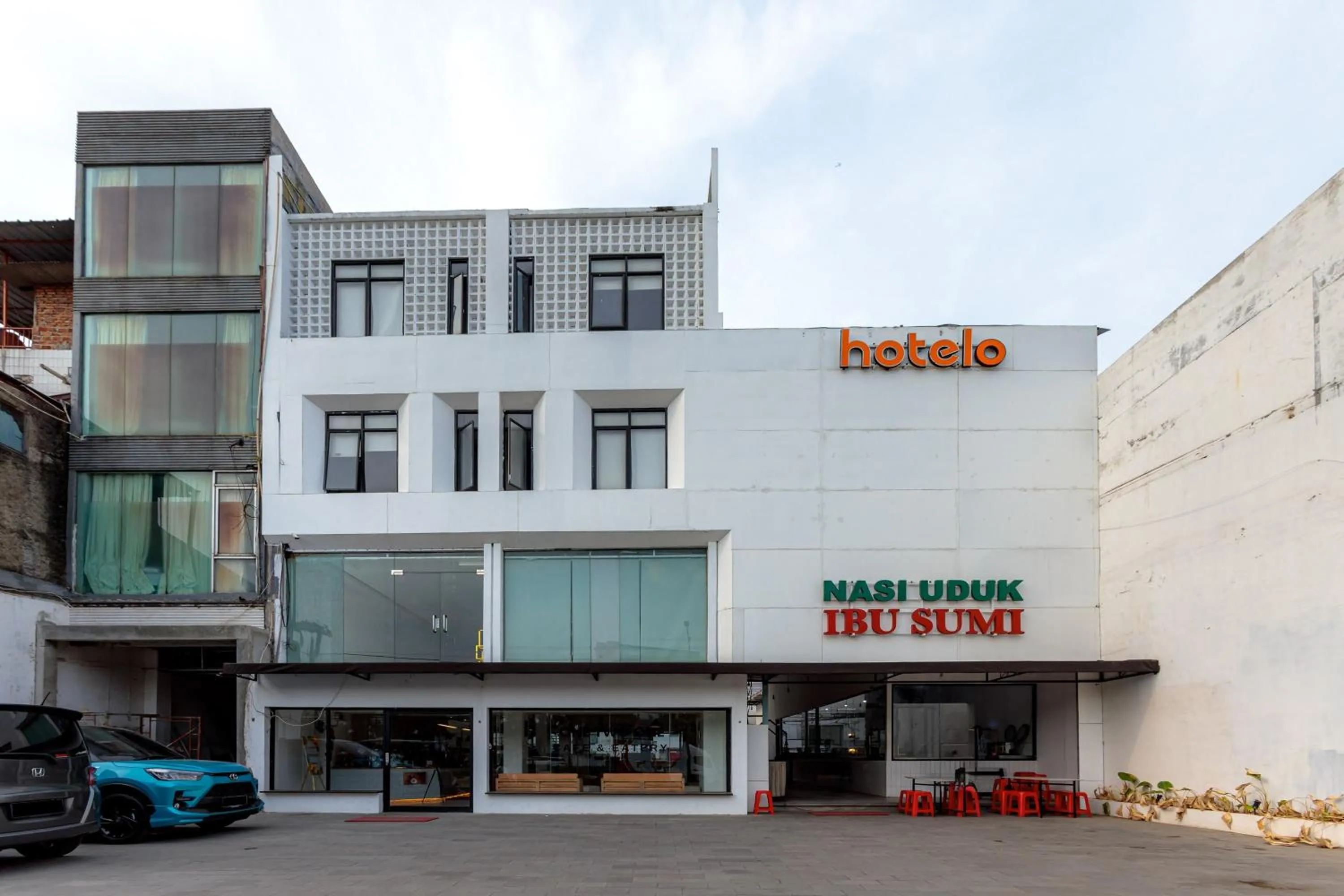 Property building in RedDoorz near Mangga Dua Mall