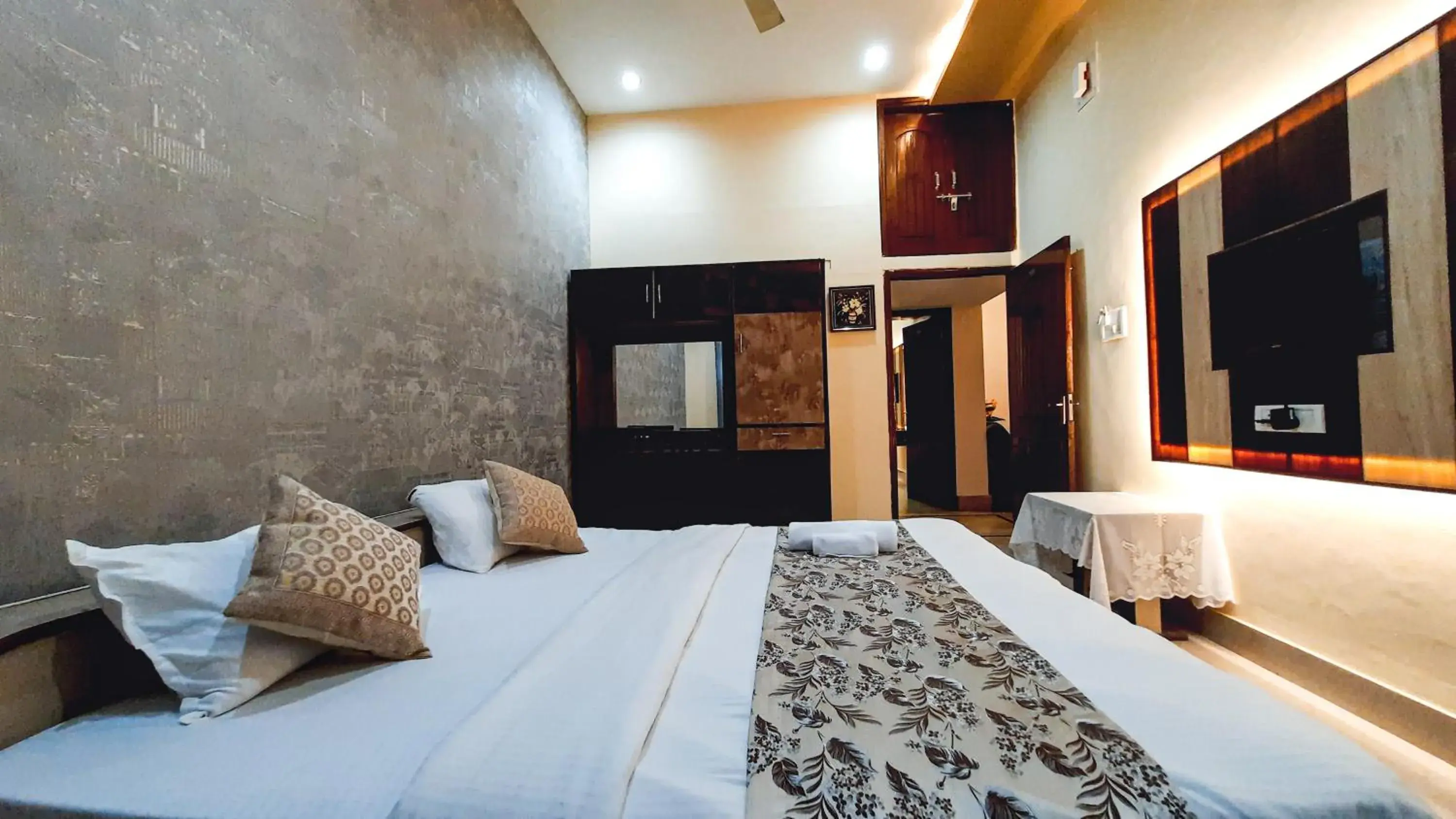 Deluxe Room in Hotel Rajyashree Palace Deluxe Room in Hotel Rajyashree Palace