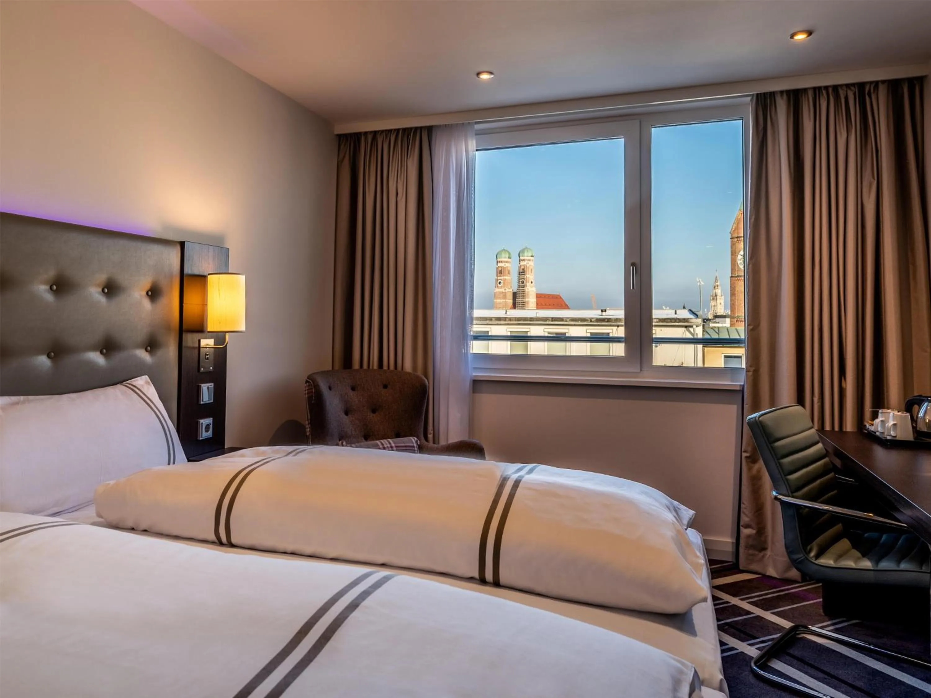 Bedroom, Bed in Premier Inn München City Zentrum