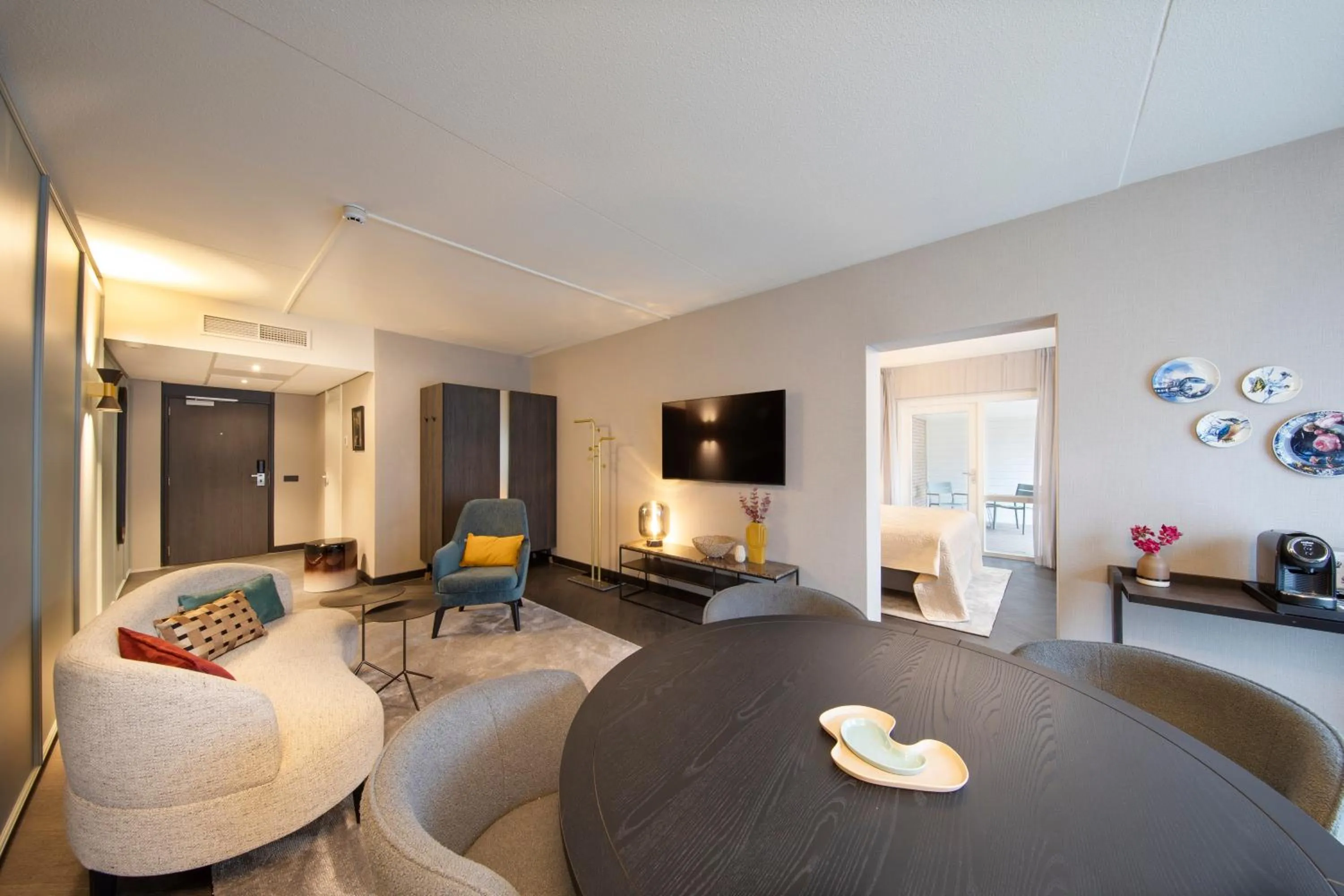 Photo of the whole room, Bed in Bilderberg Hotel De Keizerskroon