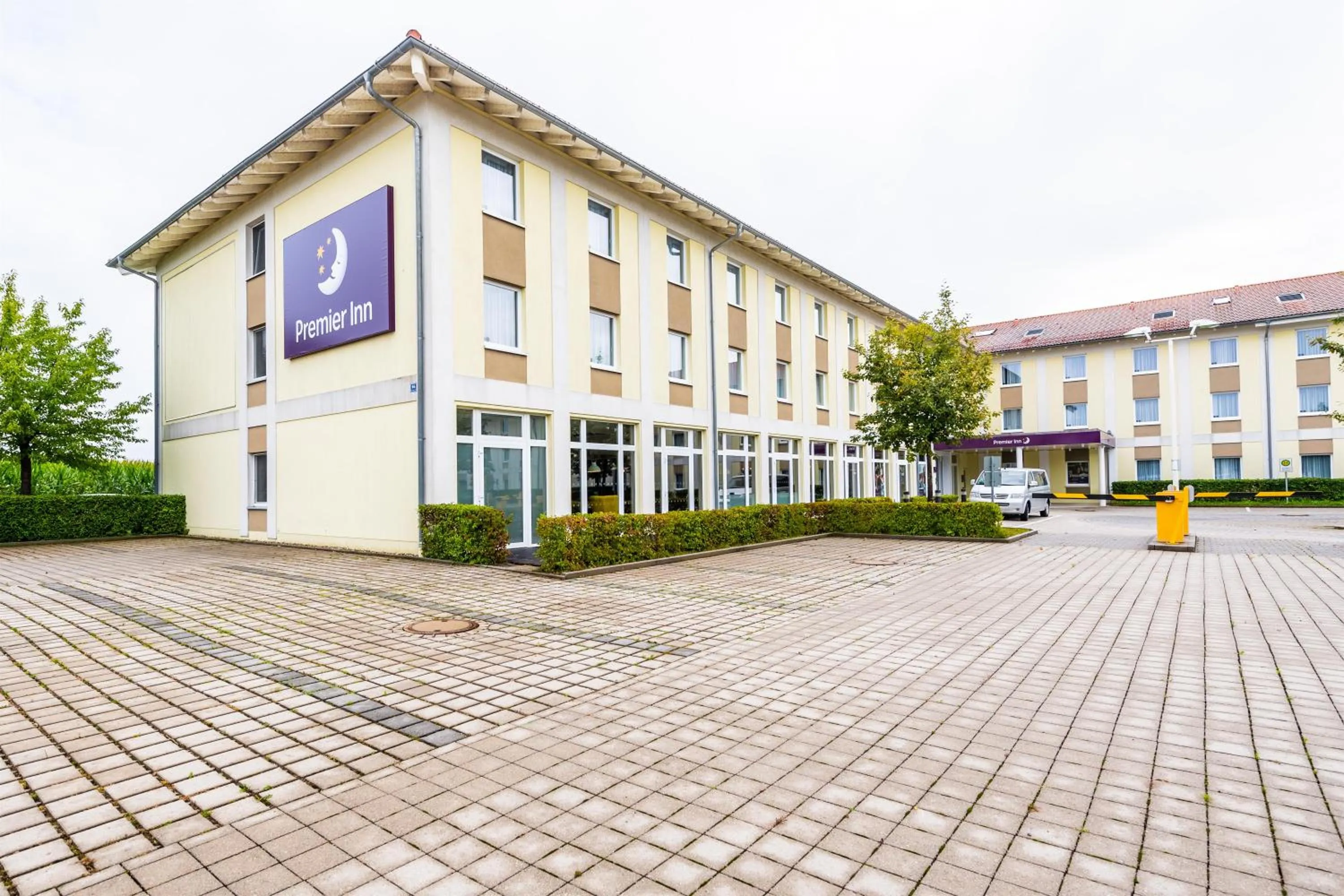 Property building in Premier Inn München Airport Ost