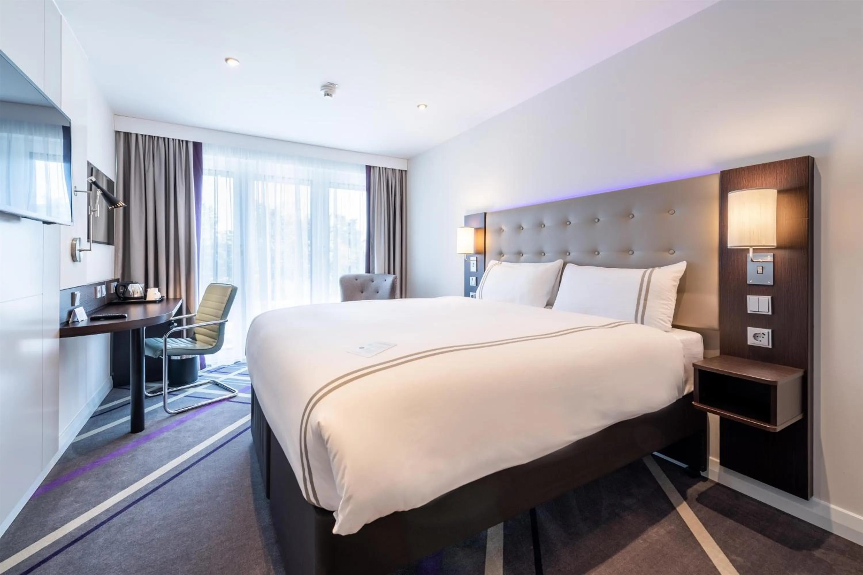 Bedroom, Bed in Premier Inn München City Schwabing