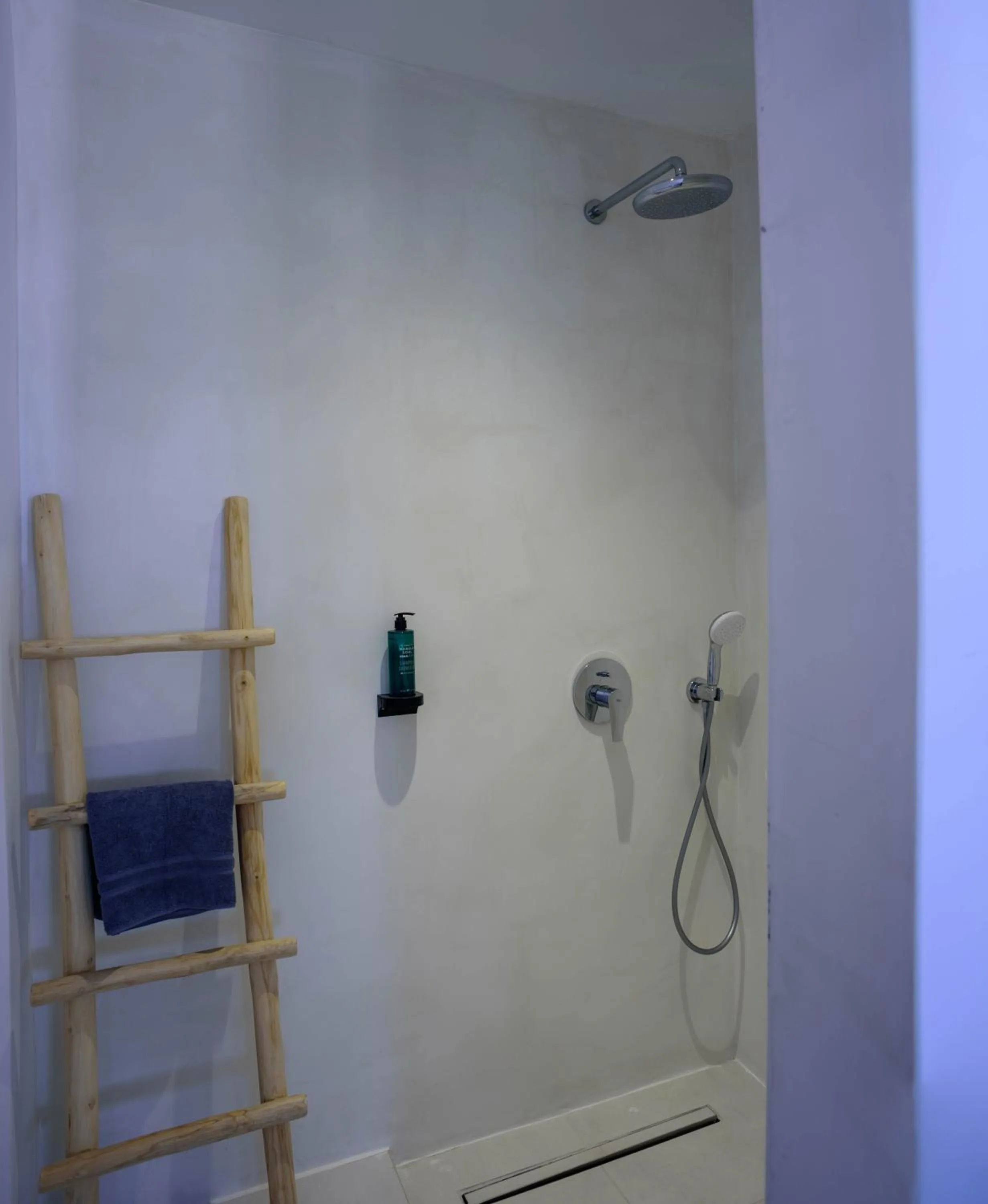Shower in Ryolithos Suites