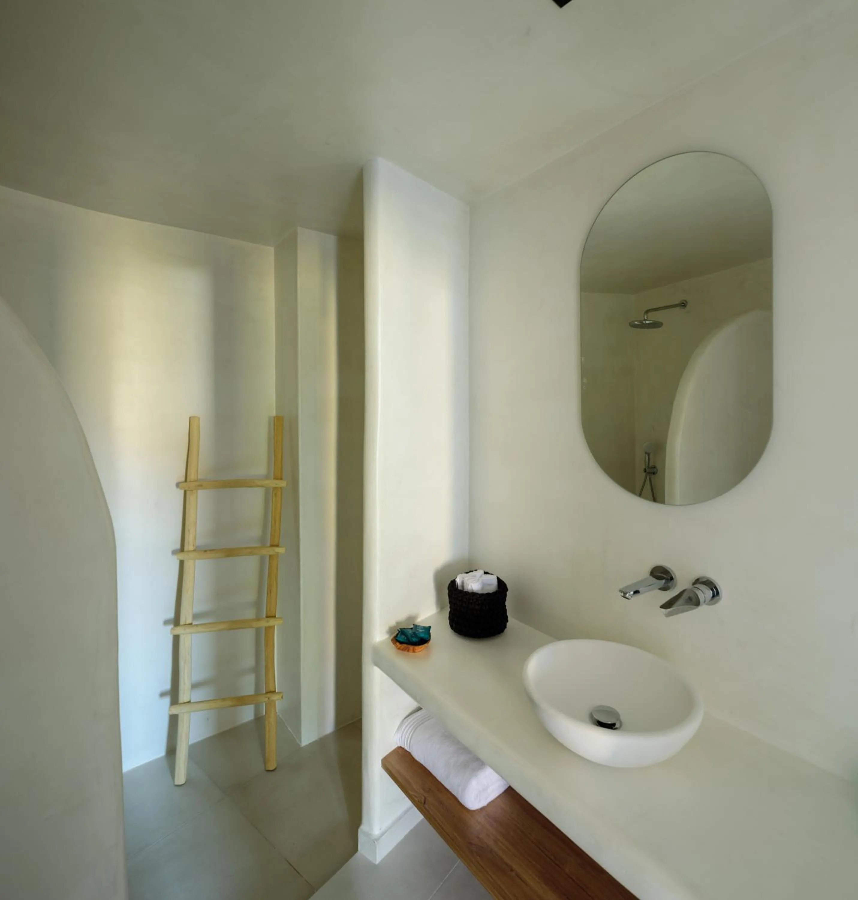 Bathroom in Ryolithos Suites