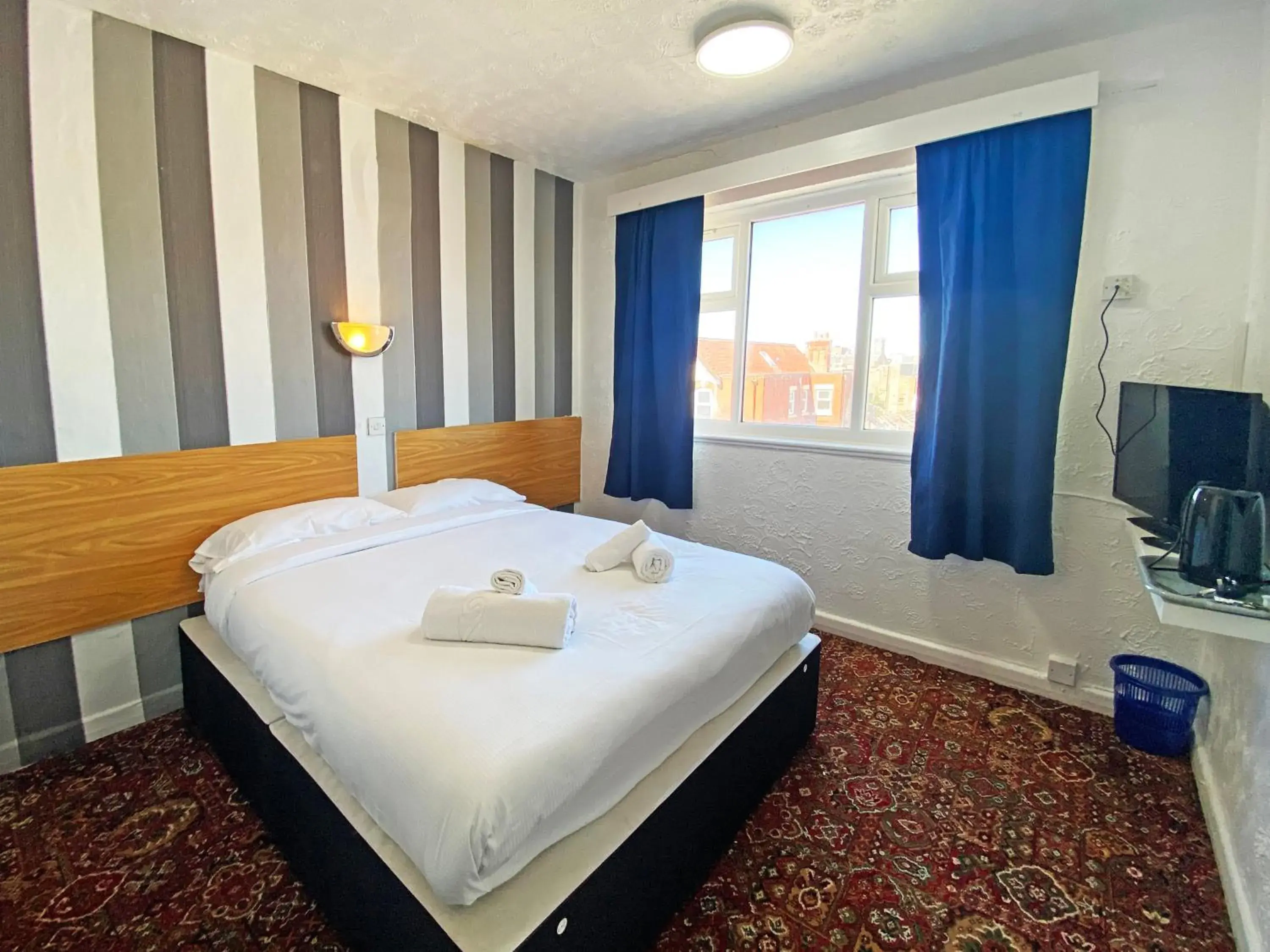 Double Room with Private Bathroom in The J & S Hotel Double Room with Private Bathroom in The J & S Hotel