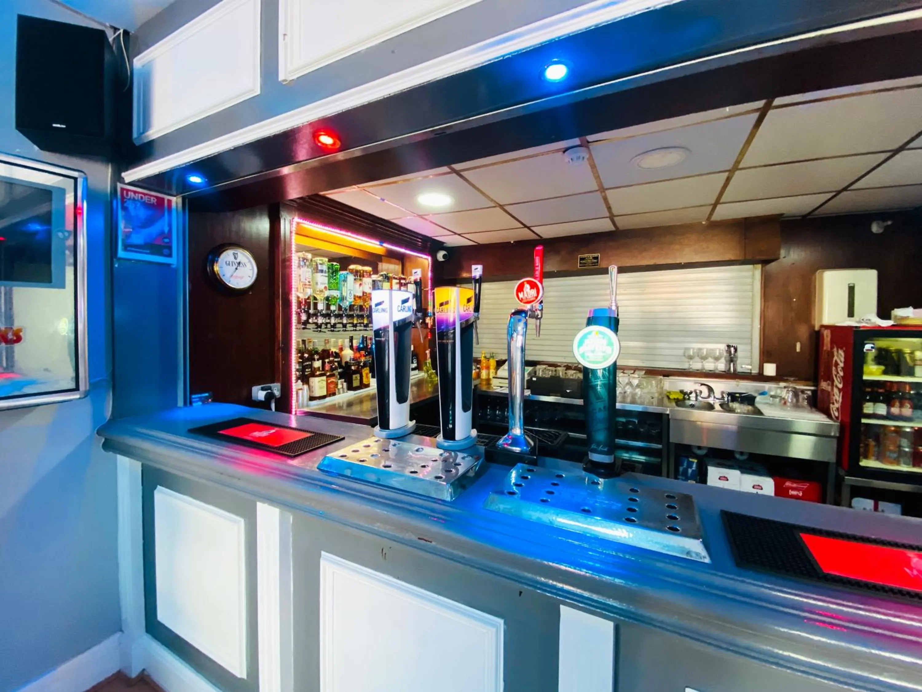 Lounge or bar in The J & S Hotel