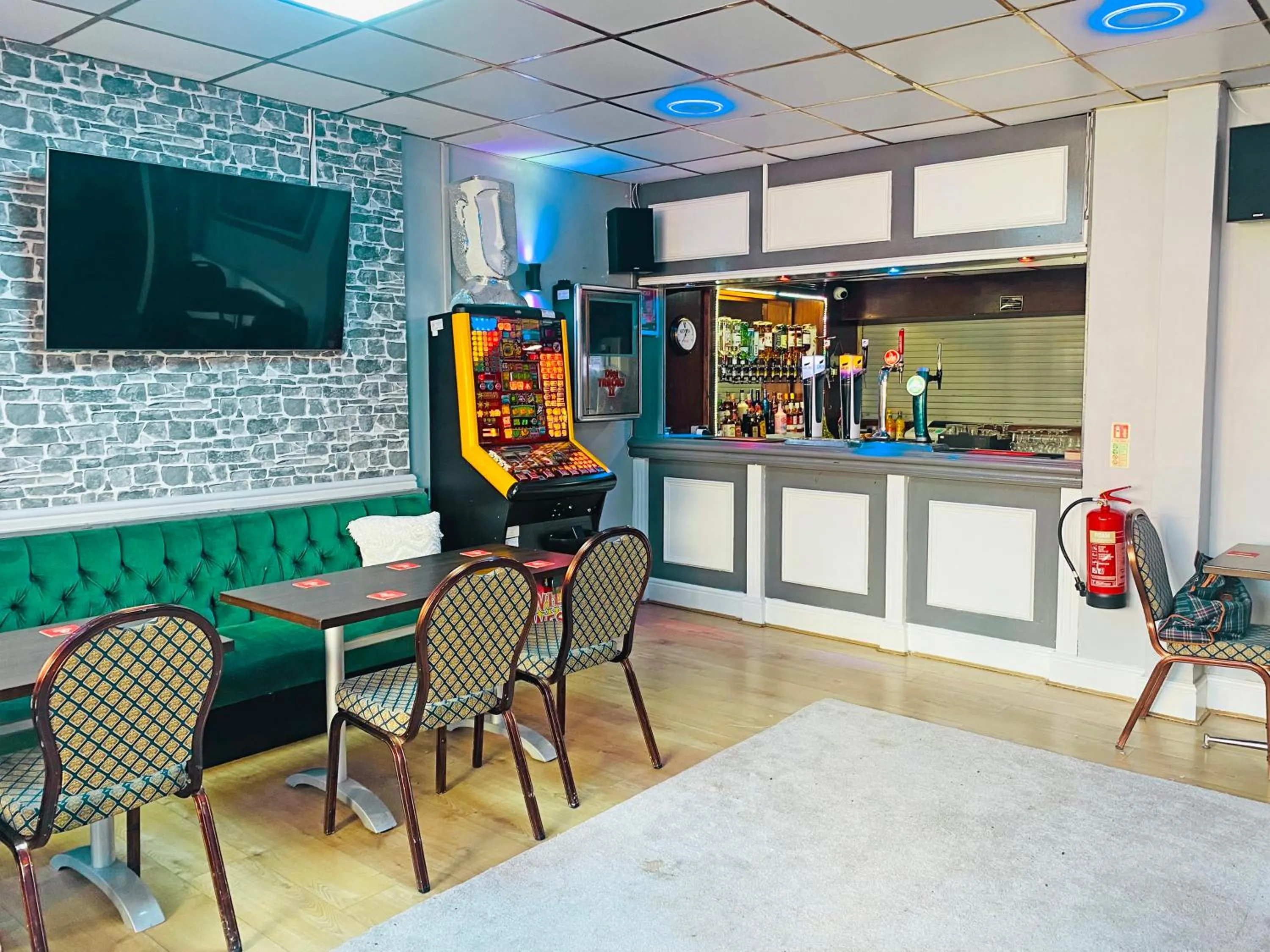 Lounge or bar in The J & S Hotel