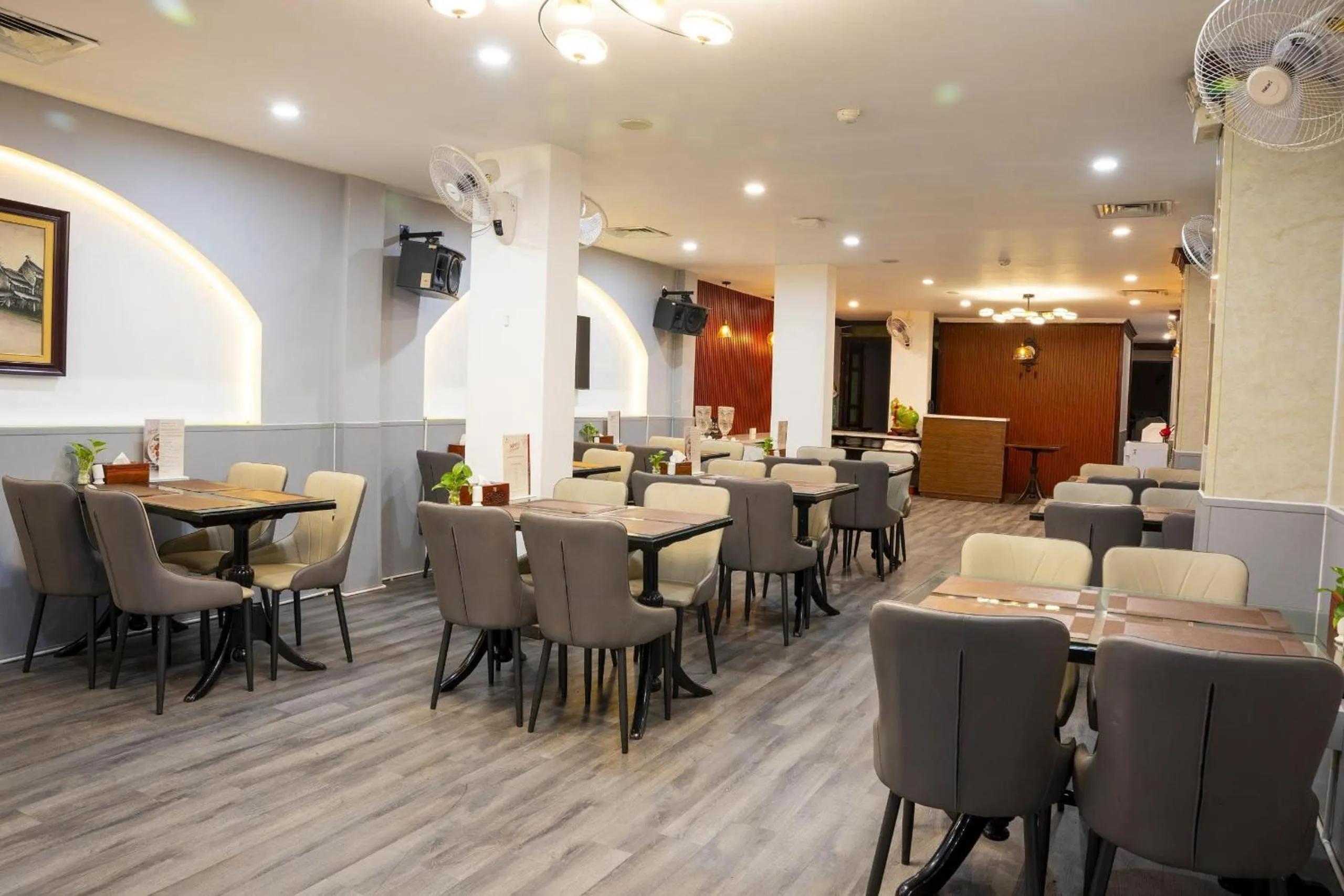 Restaurant/places to eat in A25 Hotel - 12 Phố Huế