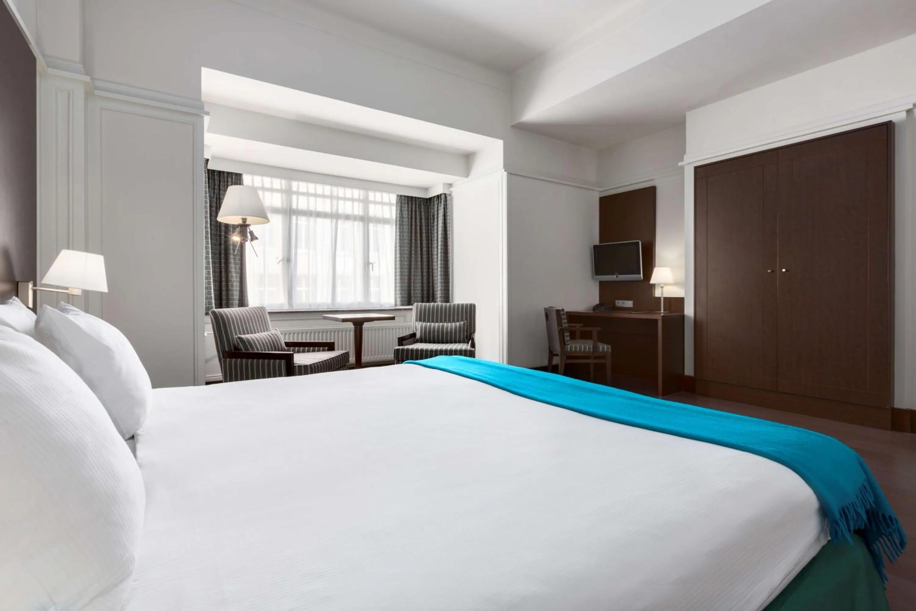 Large Superior Double Room with Extra Bed (2 Adults + 1 Child) in NH Atlanta Rotterdam Hotel