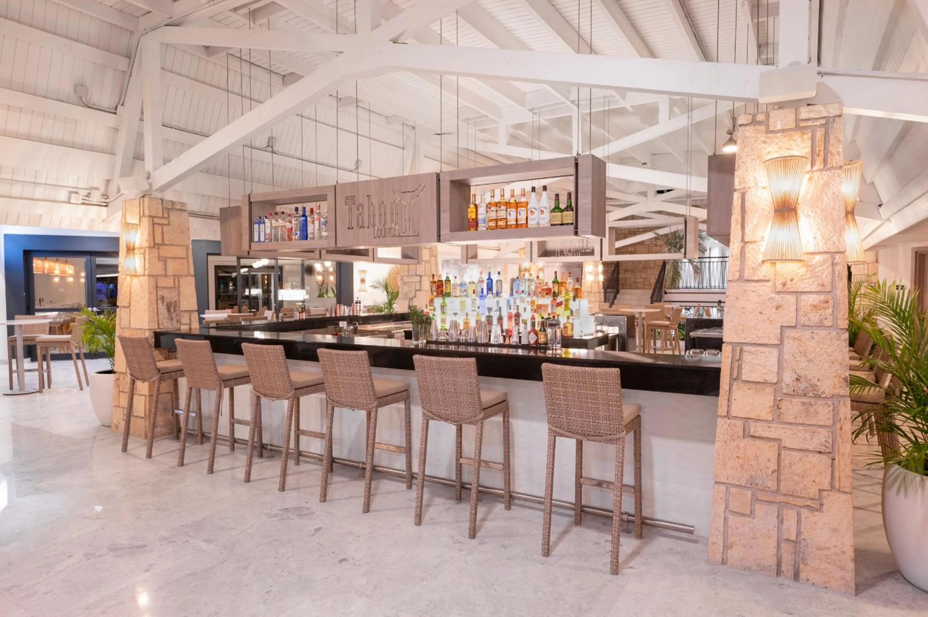 Lounge or bar in Royalton CHIC Antigua, An Autograph Collection All-Inclusive Resort - Adults Only