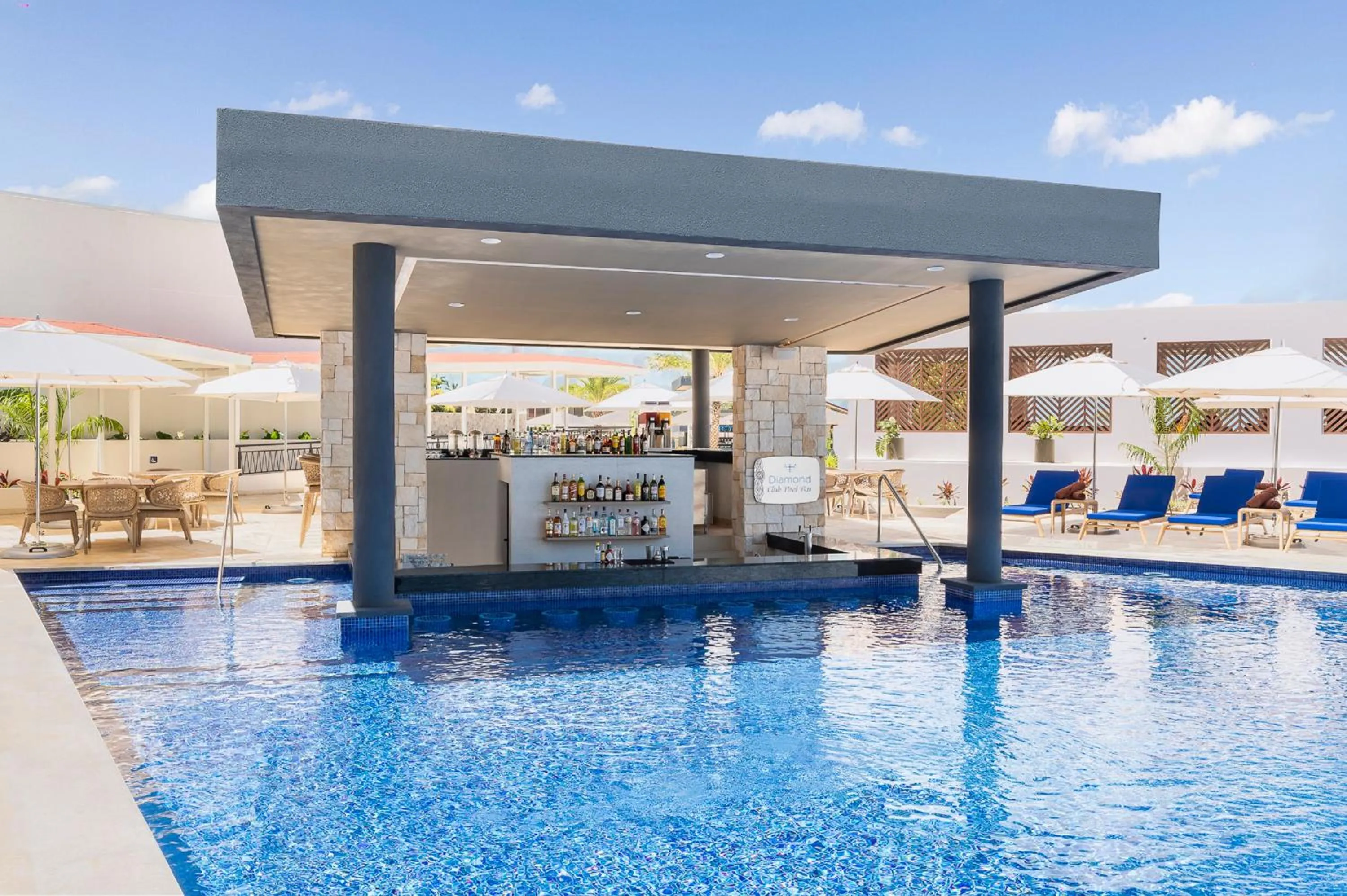 Lounge or bar in Royalton CHIC Antigua, An Autograph Collection All-Inclusive Resort - Adults Only