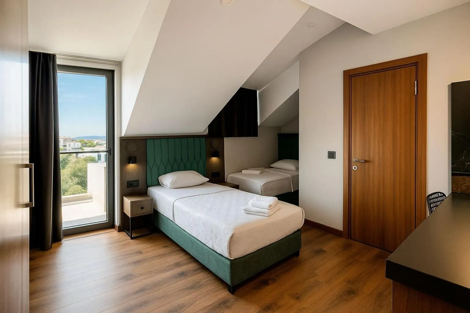 Bed in Shelton Airport Hotel