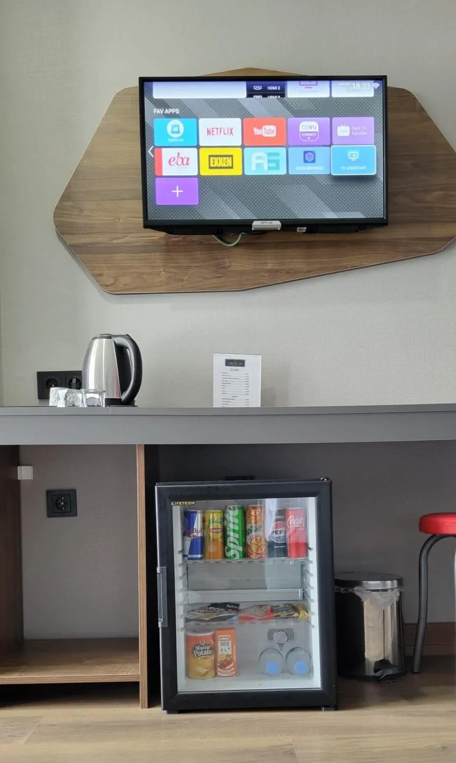 TV and multimedia in Shelton Airport Hotel