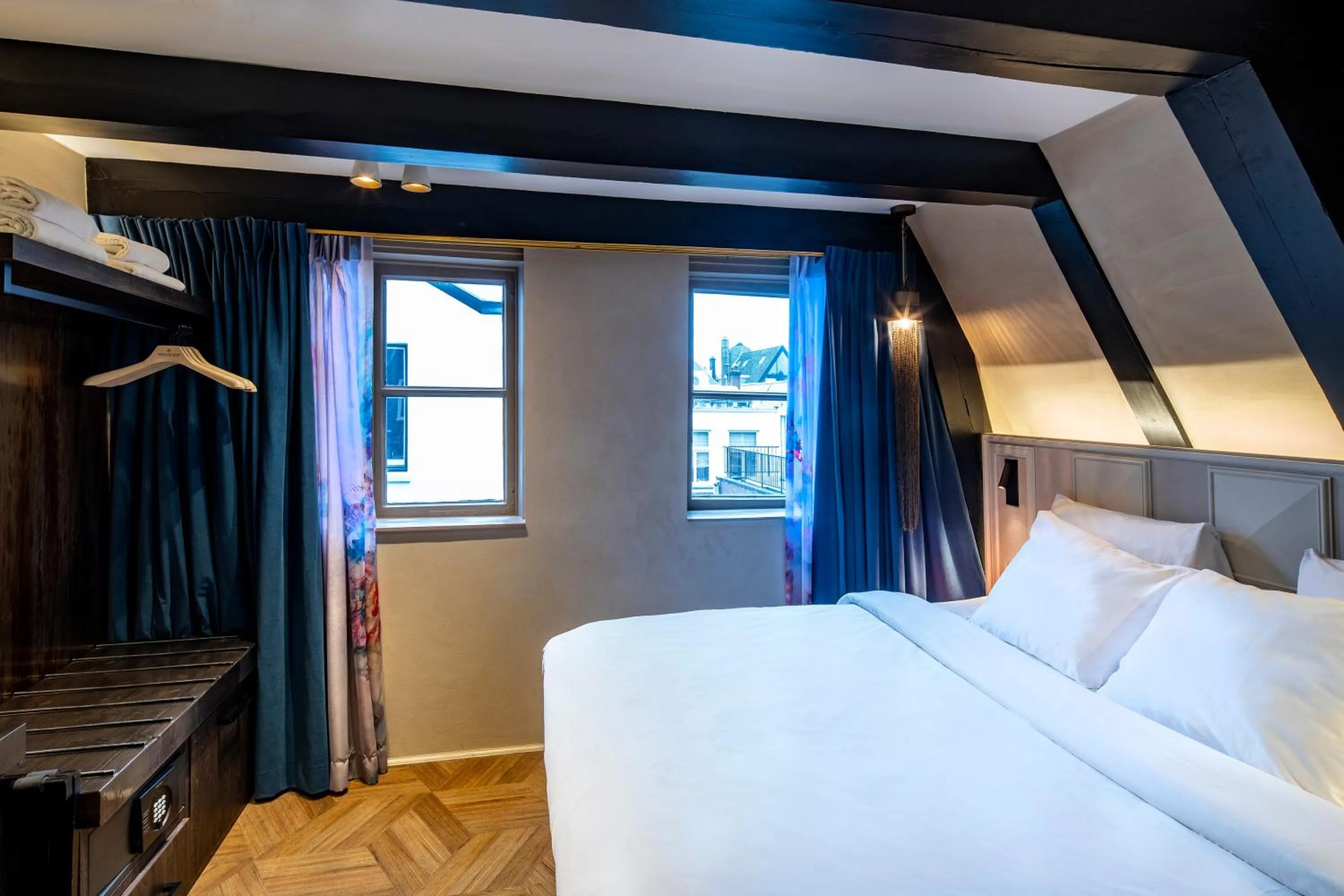 Photo of the whole room, Bed in Mister Highland Hotel