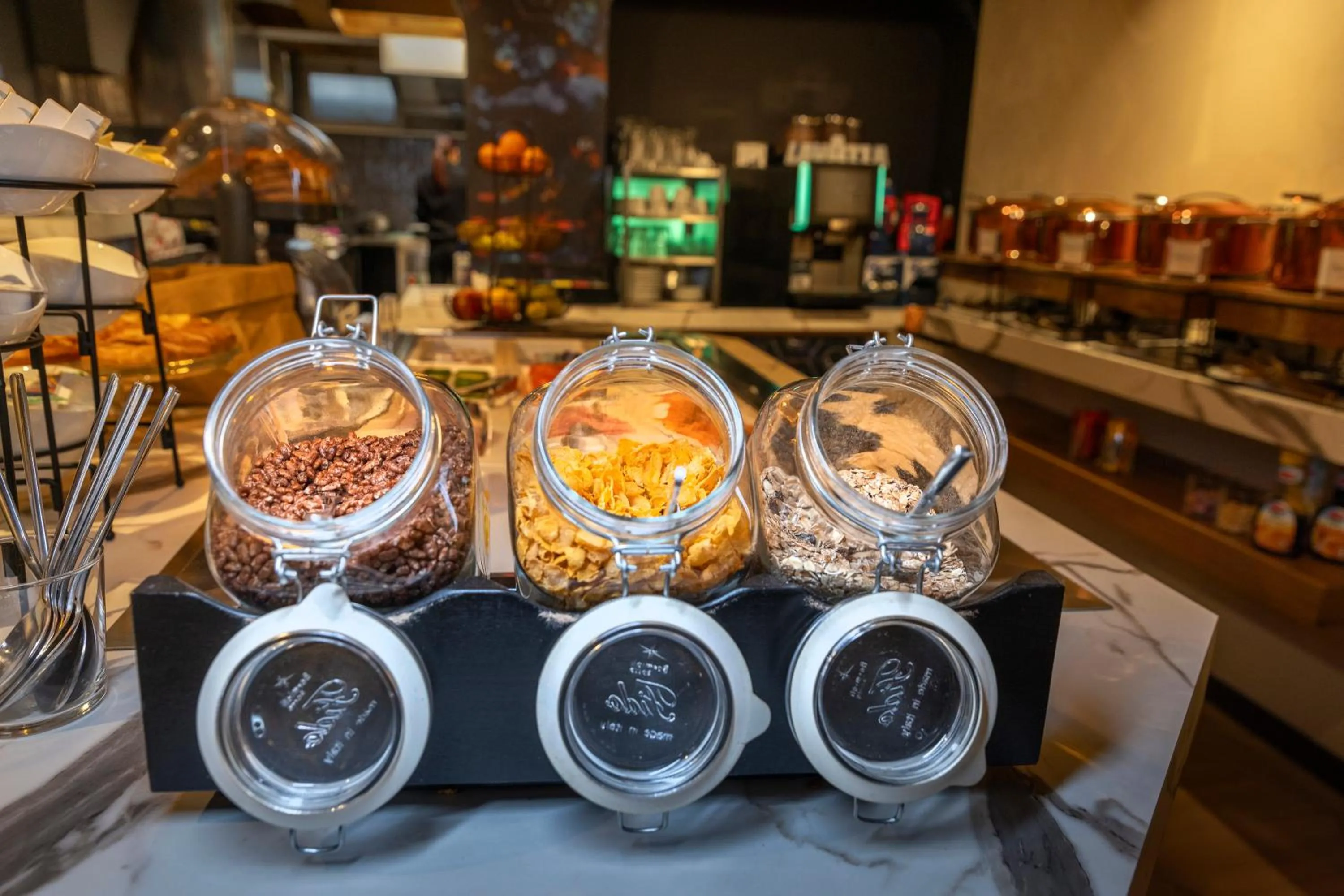 Buffet breakfast in Mister Highland Hotel