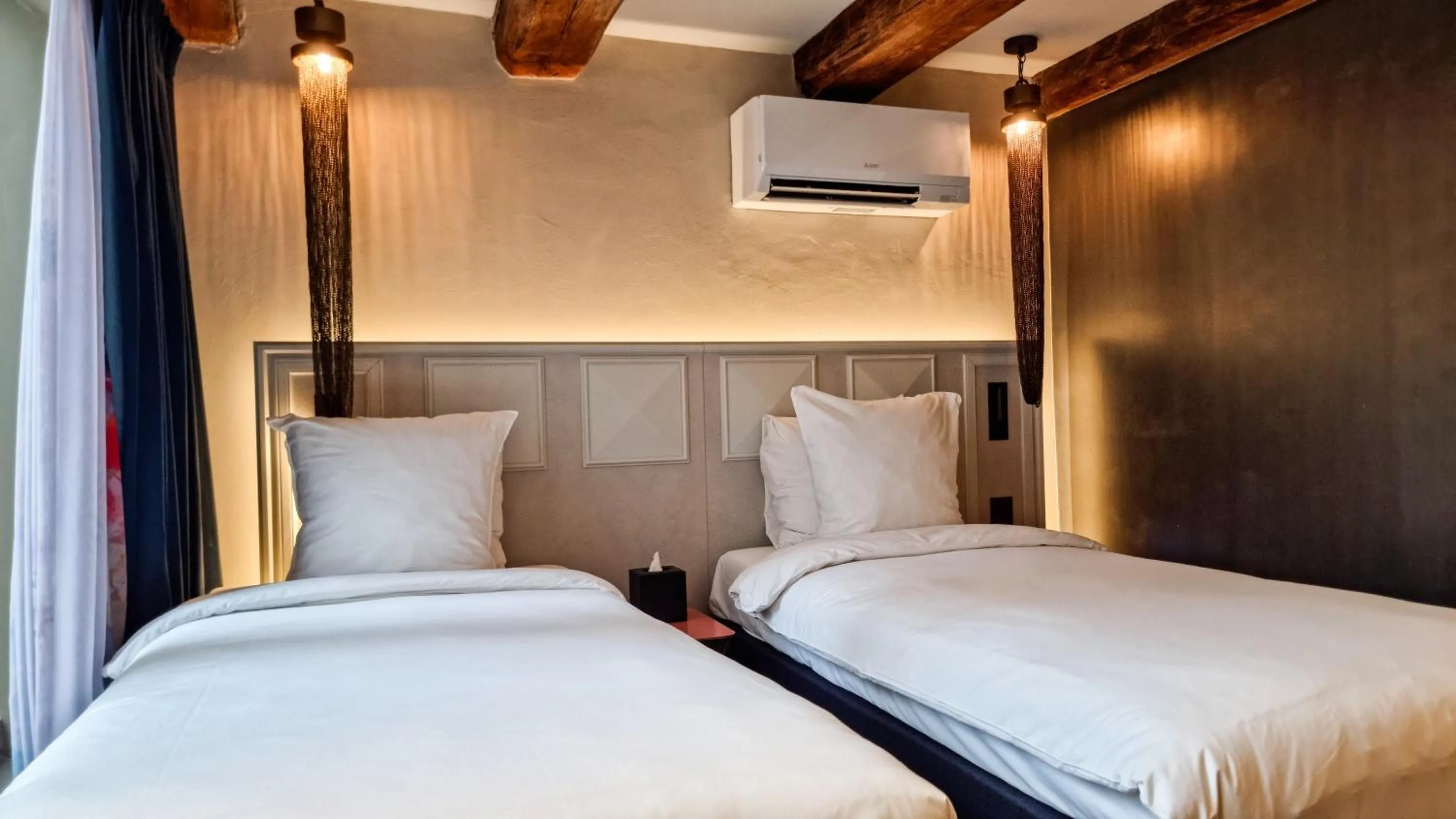 Bedroom, Bed in Mister Highland Hotel