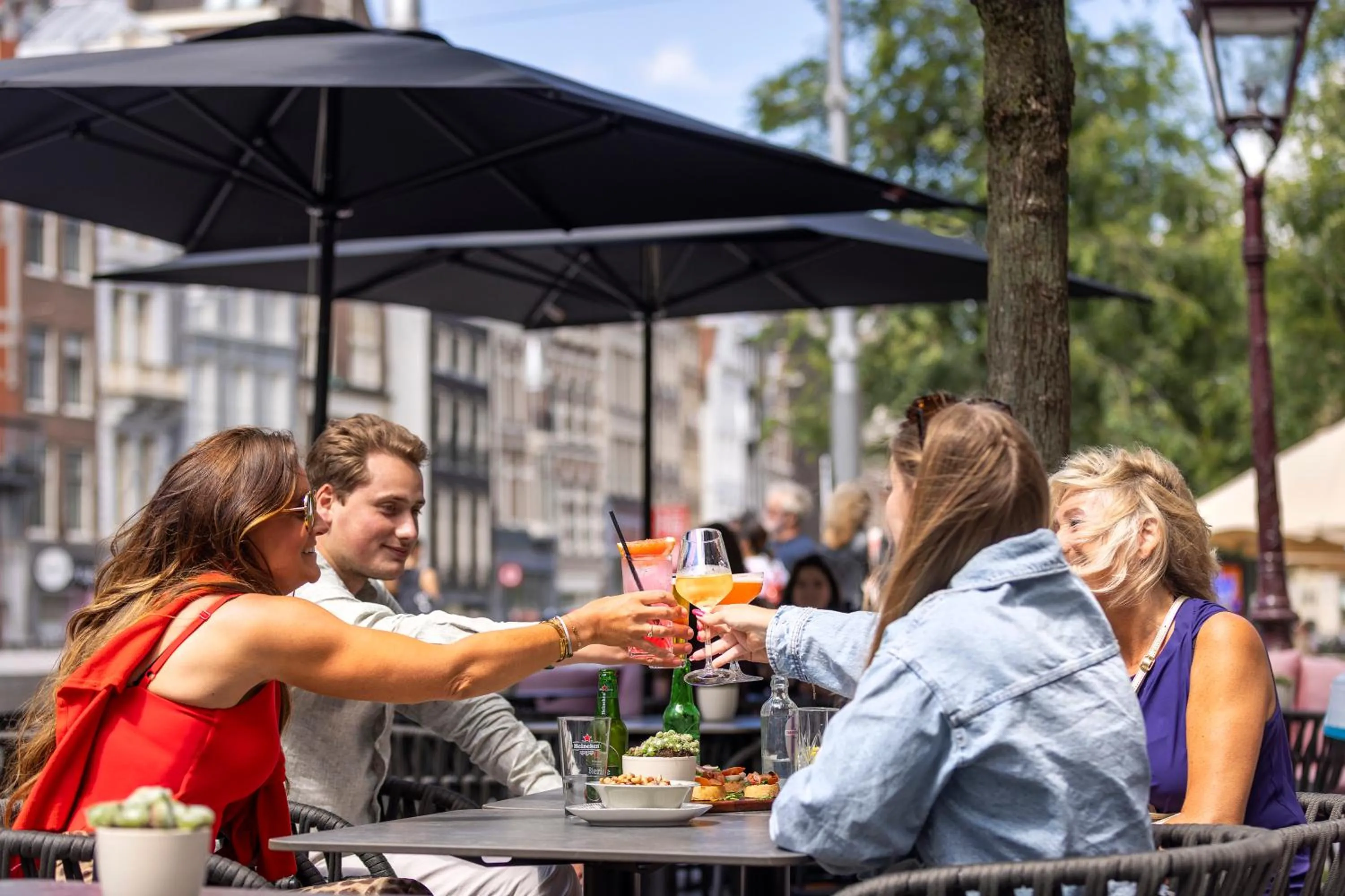 Restaurant/places to eat in Mister Highland Hotel