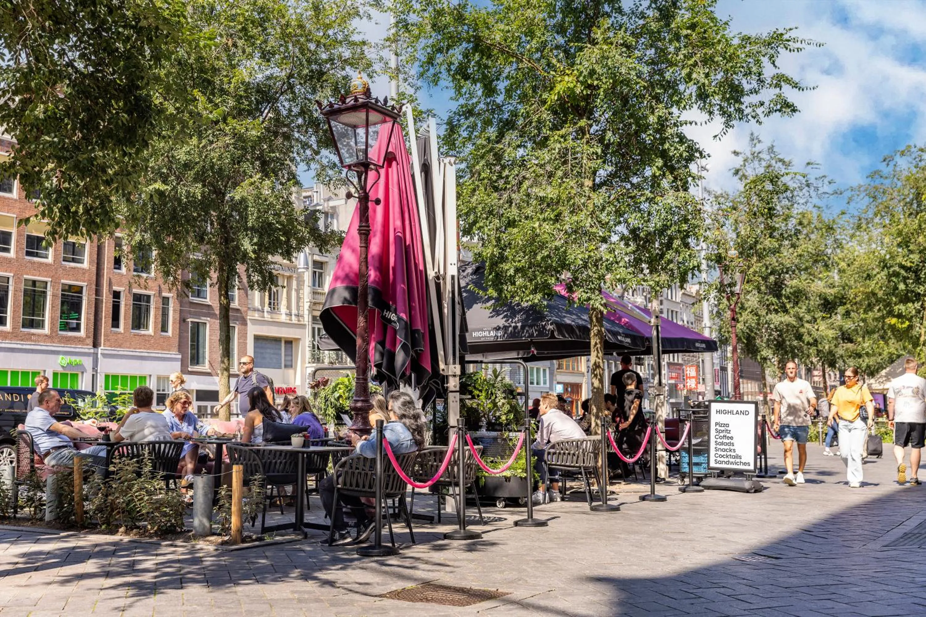 Restaurant/places to eat in Mister Highland Hotel