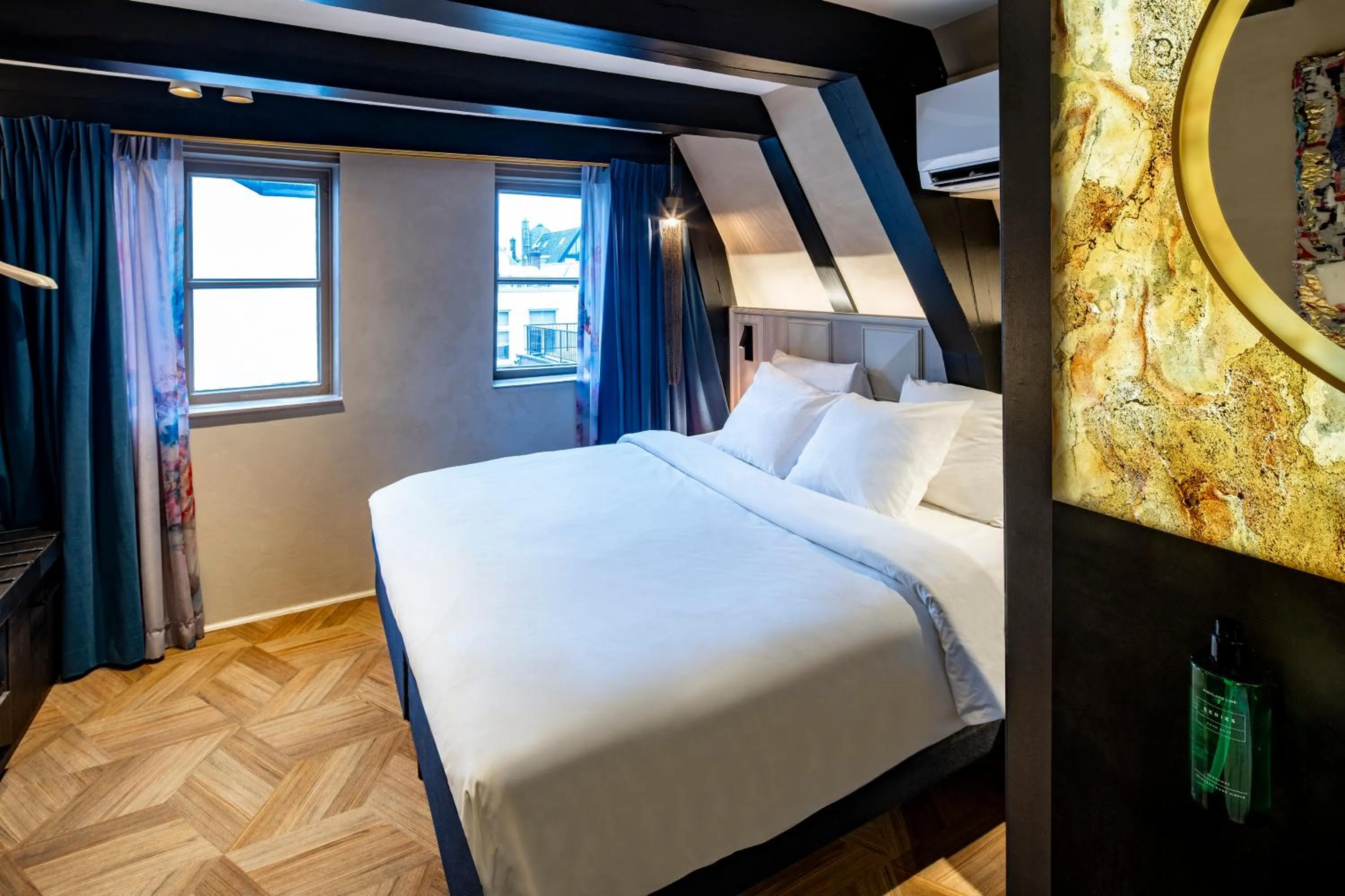 Photo of the whole room, Bed in Mister Highland Hotel