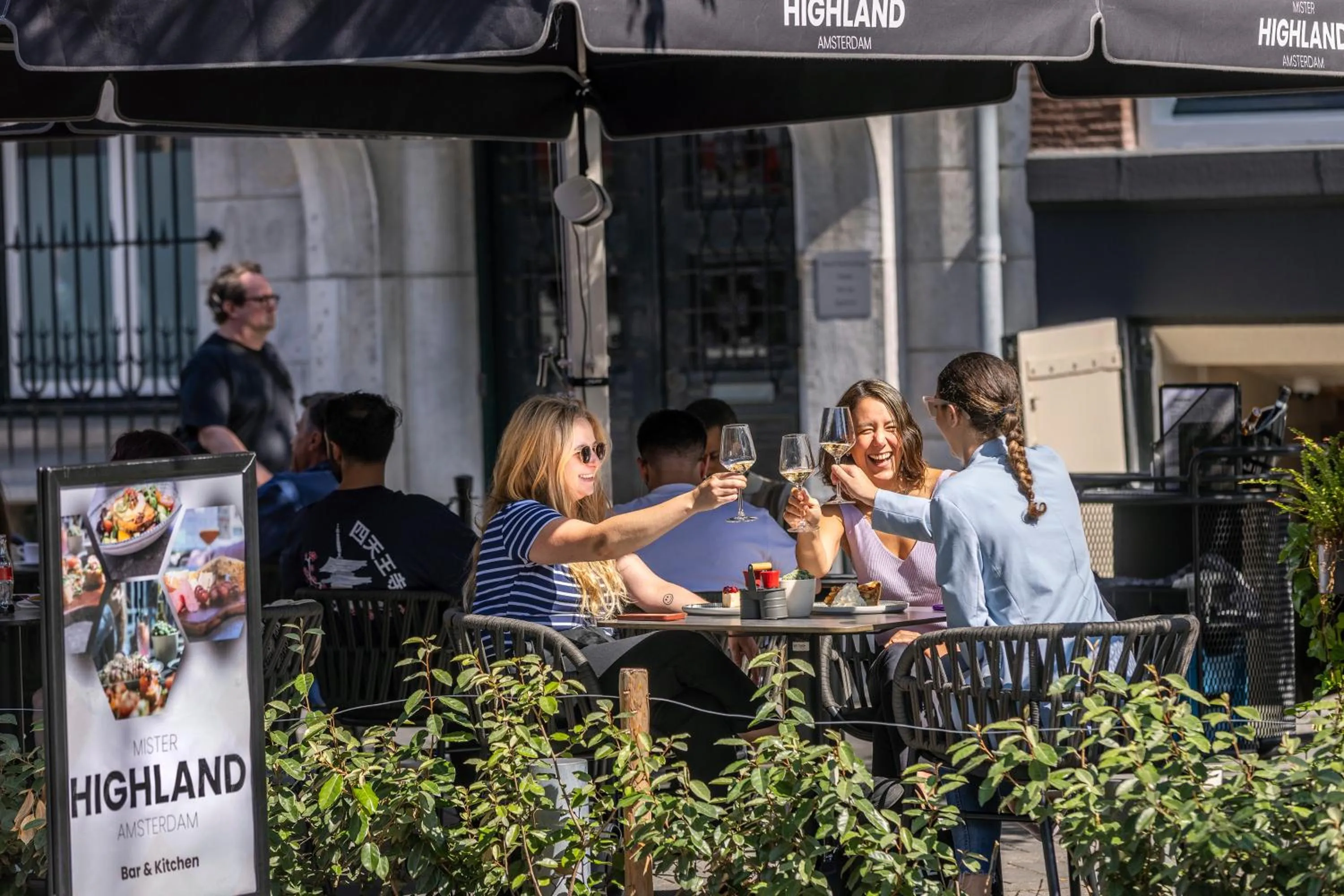 Food and drinks in Mister Highland Hotel