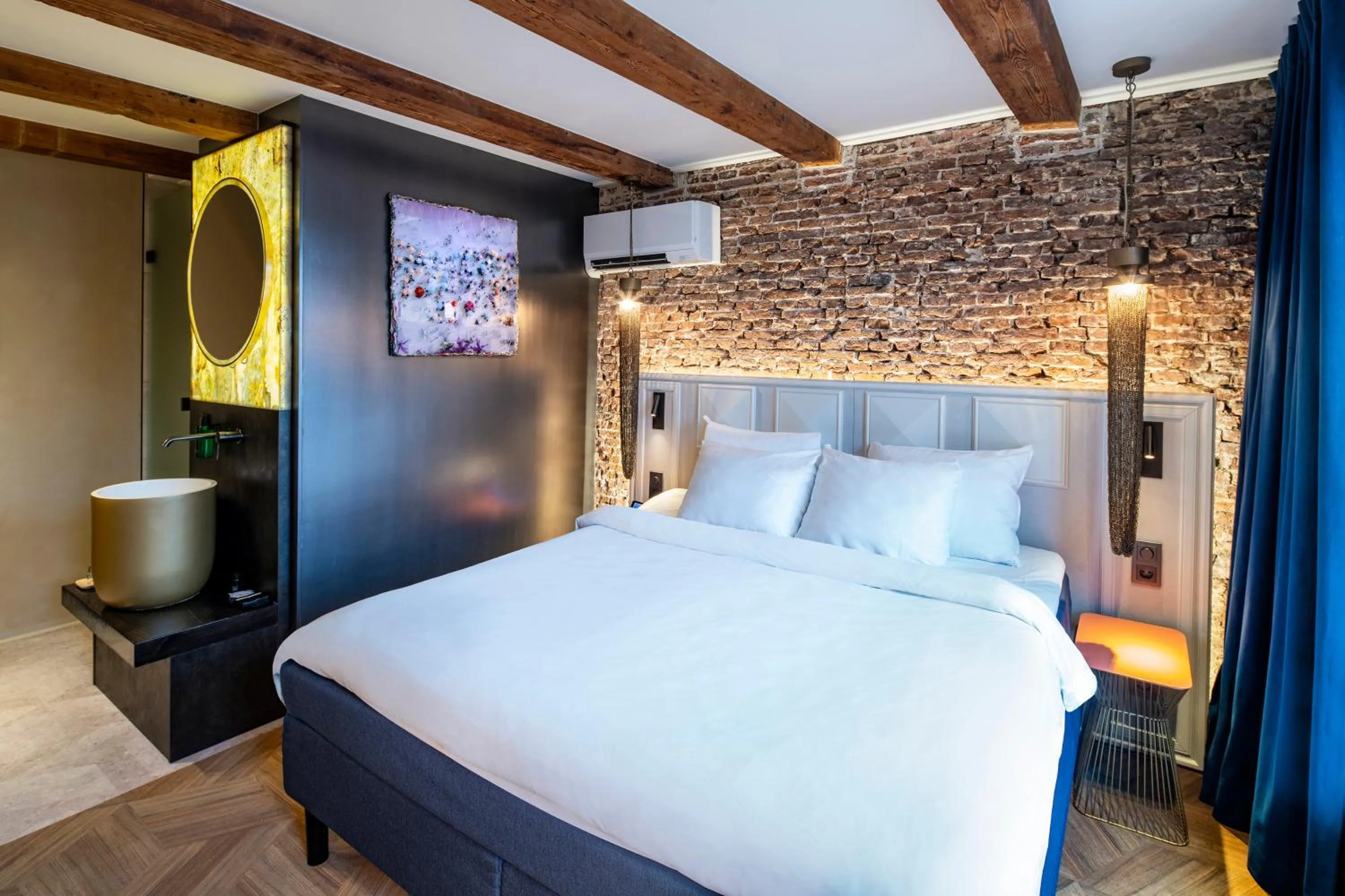 Bed in Mister Highland Hotel