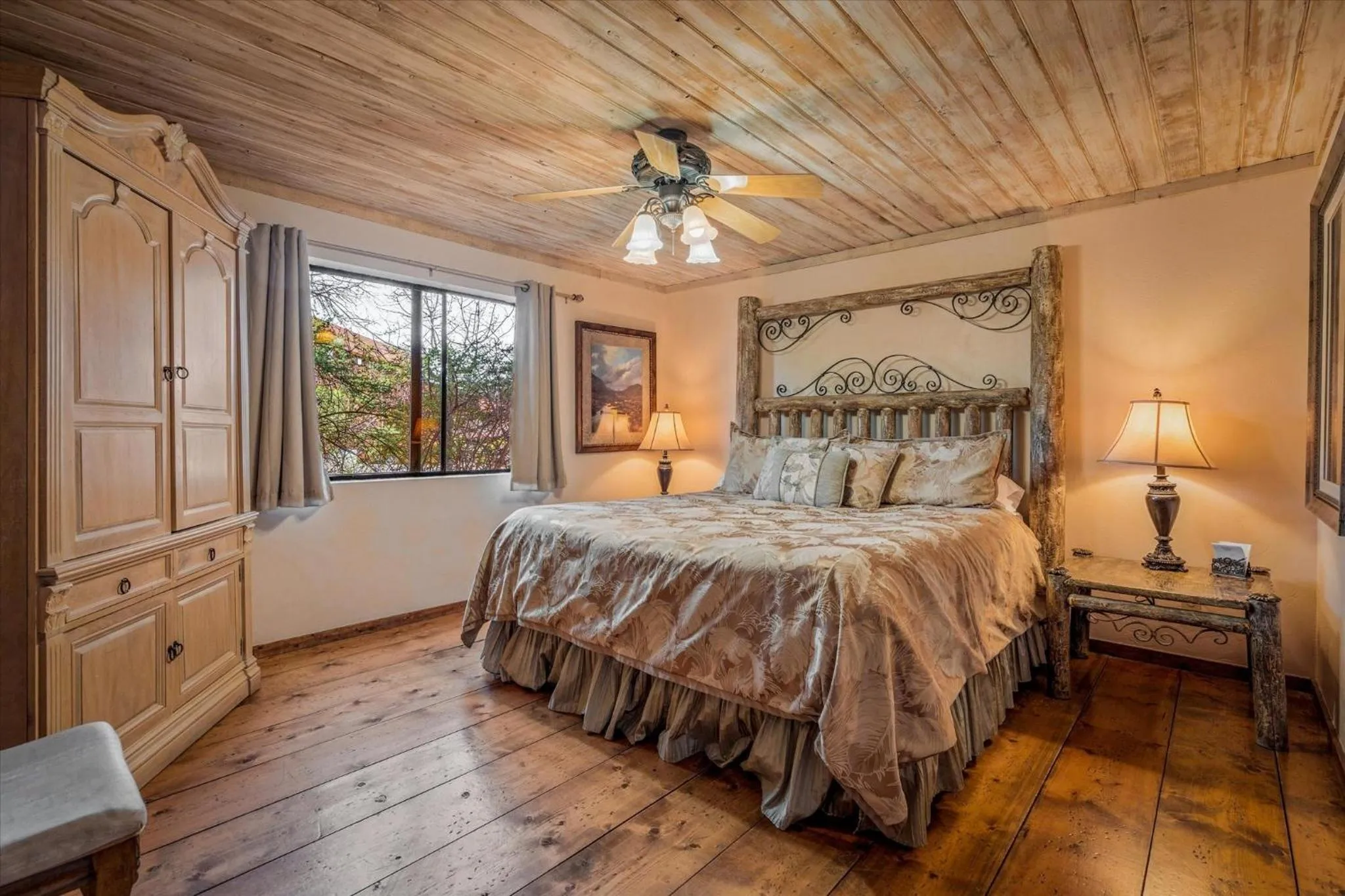 Bedroom, Bed in Adobe Village Inn Estate estate