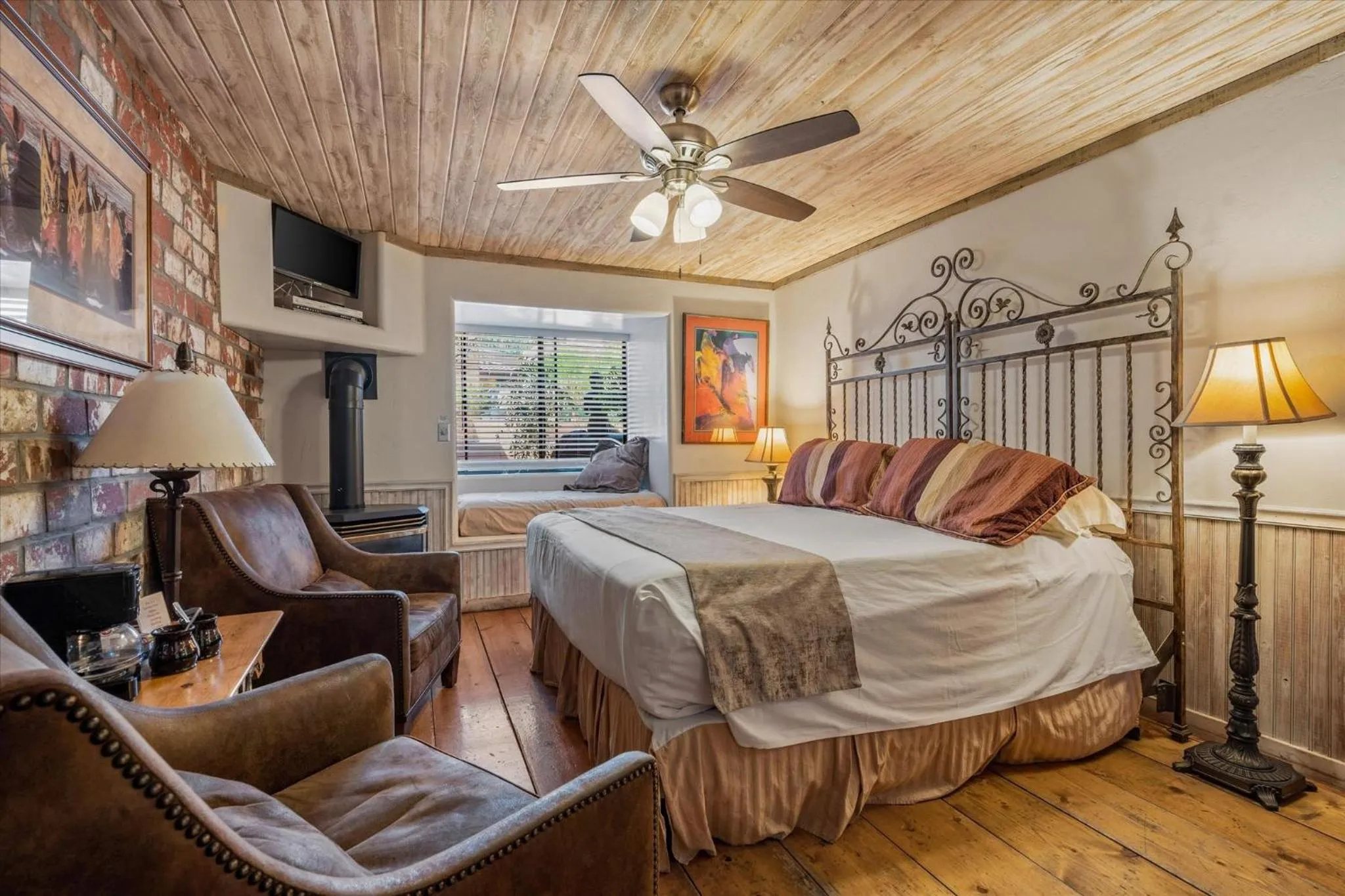Bedroom, Bed in Adobe Village Inn Estate estate