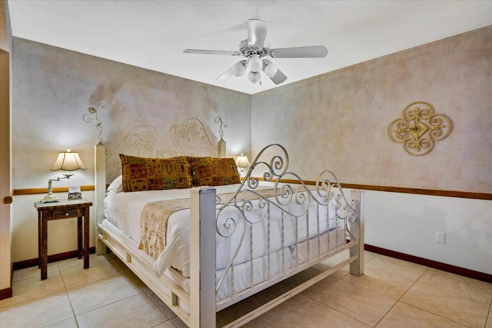 Bedroom, Bed in Adobe Village Inn Estate estate