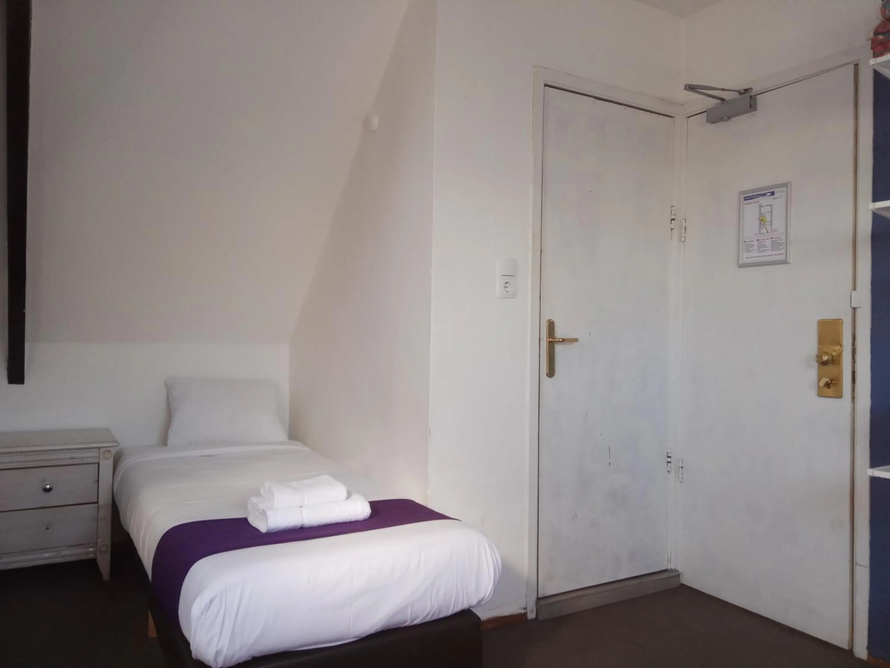 Bed in Hotel Bellington