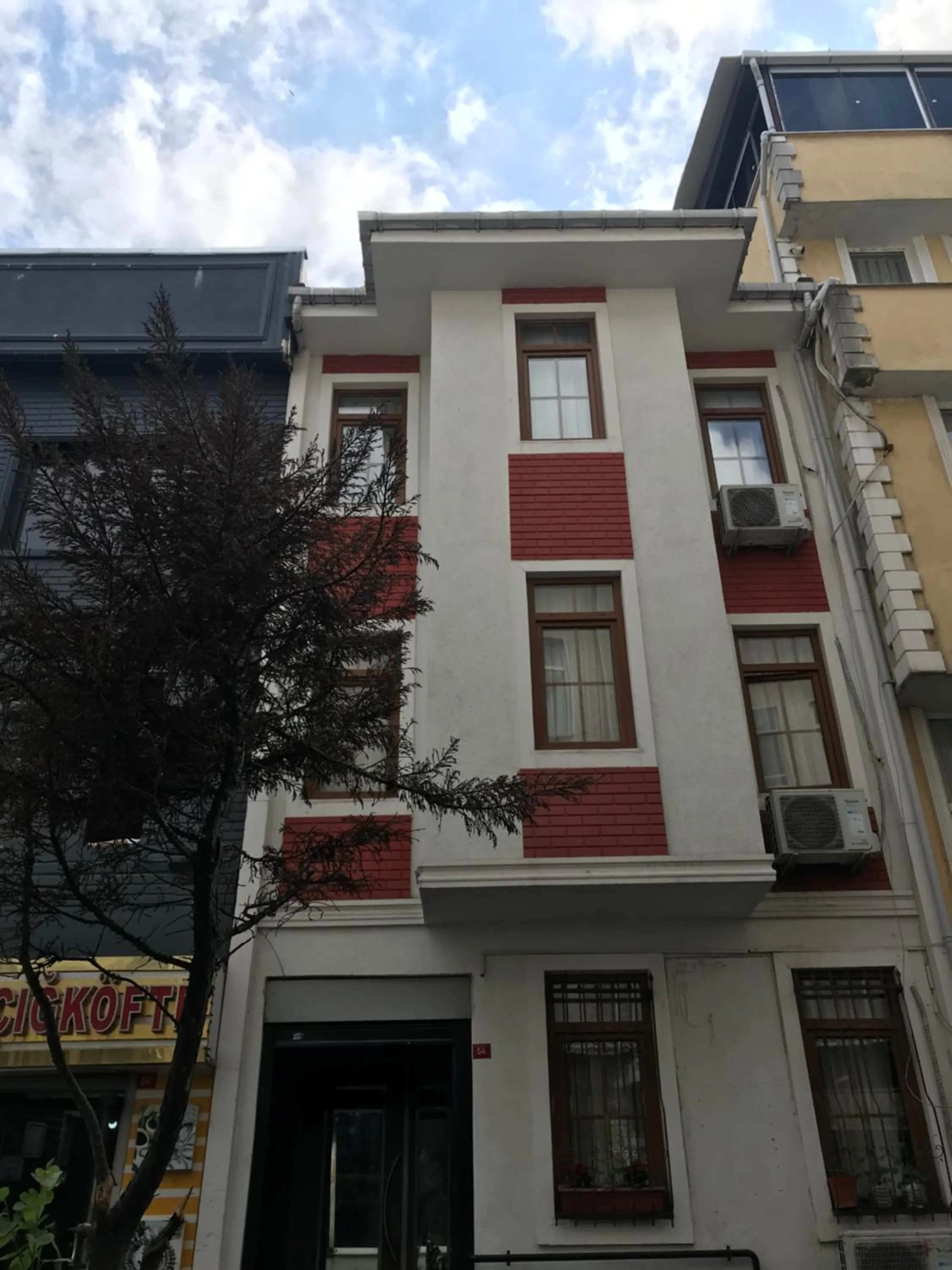 Property building in Halil Bey Konağı