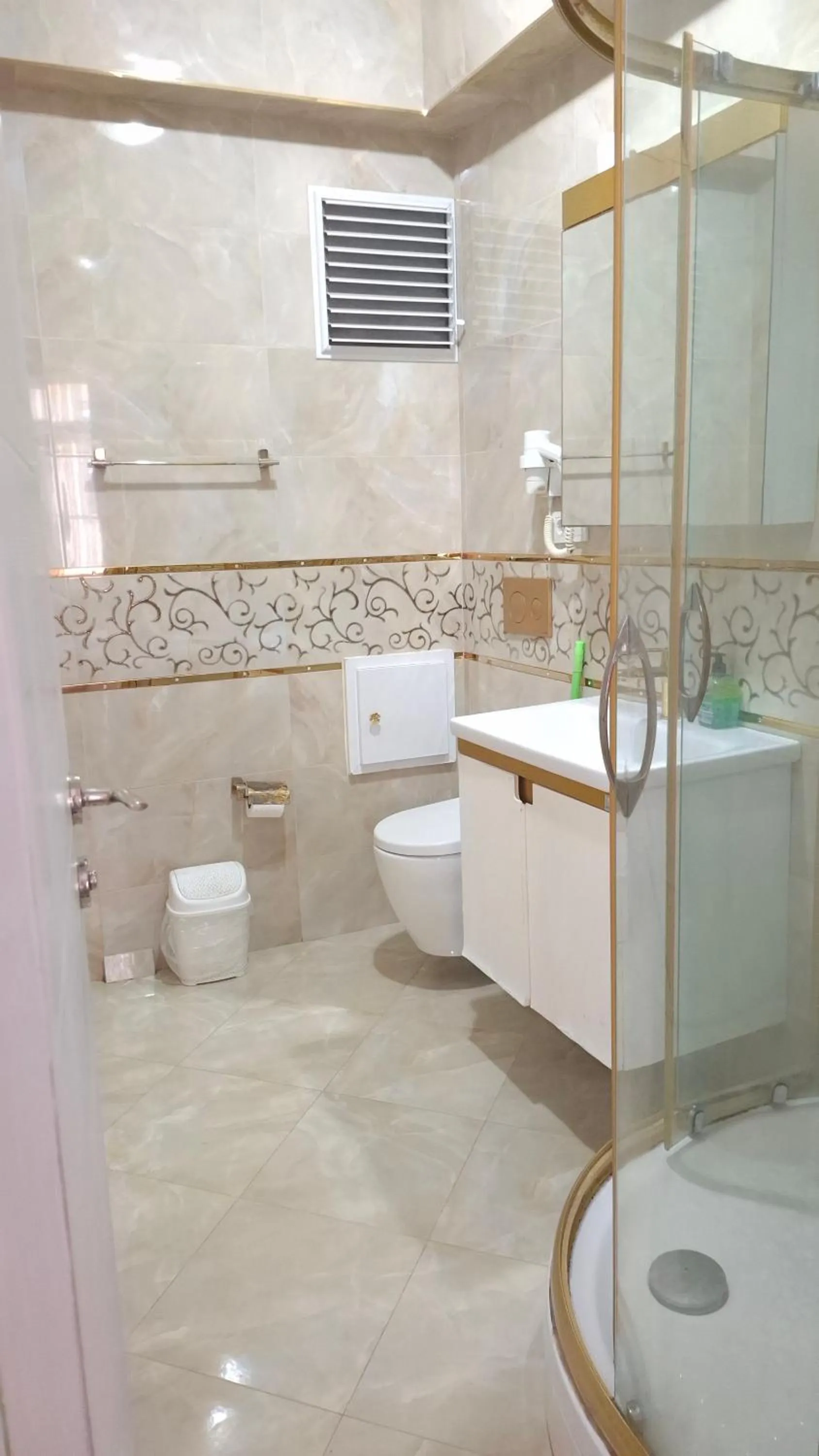 Shower in Halil Bey Konağı