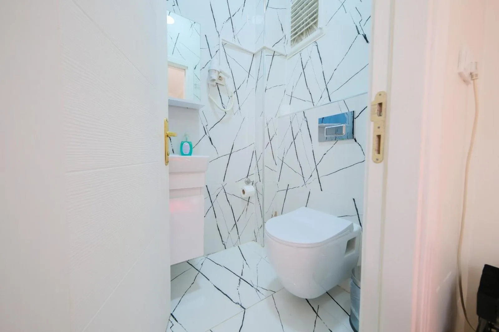 Shower in Halil Bey Konağı