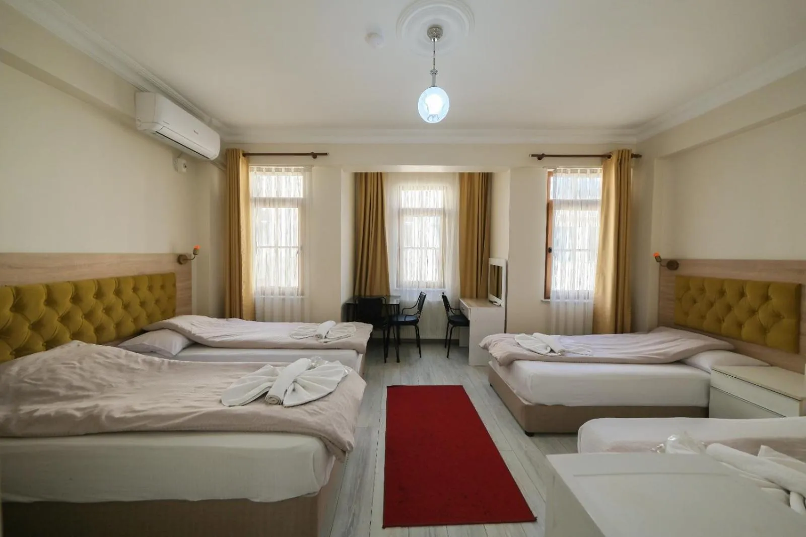 Photo of the whole room, Bed in Halil Bey Konağı