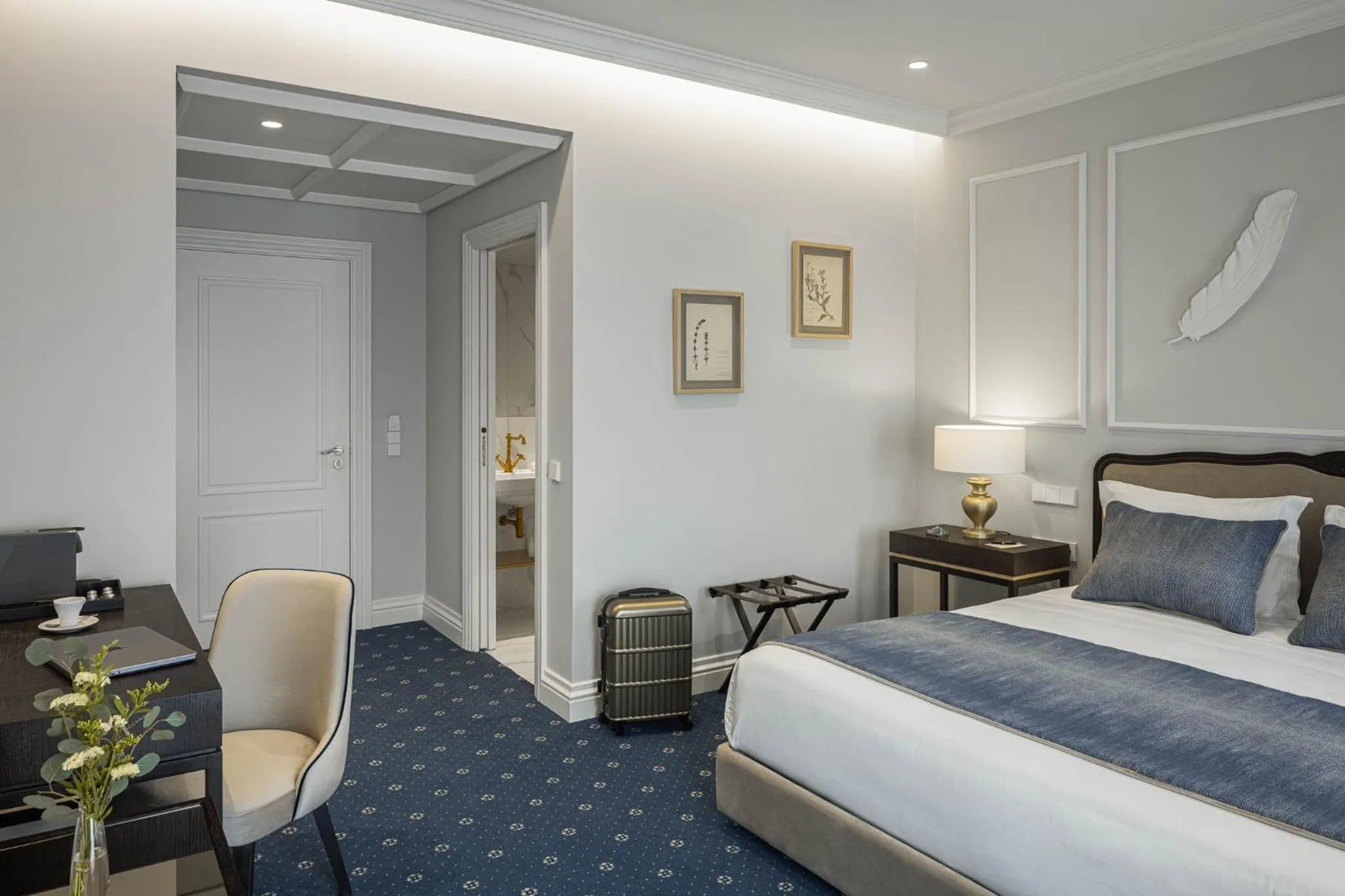 Seating area, Bed in MS Collection Aveiro - Palacete Valdemouro