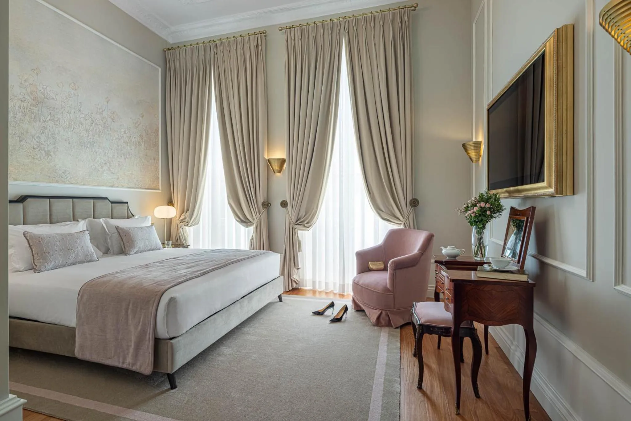 Seating area, Bed in MS Collection Aveiro - Palacete Valdemouro