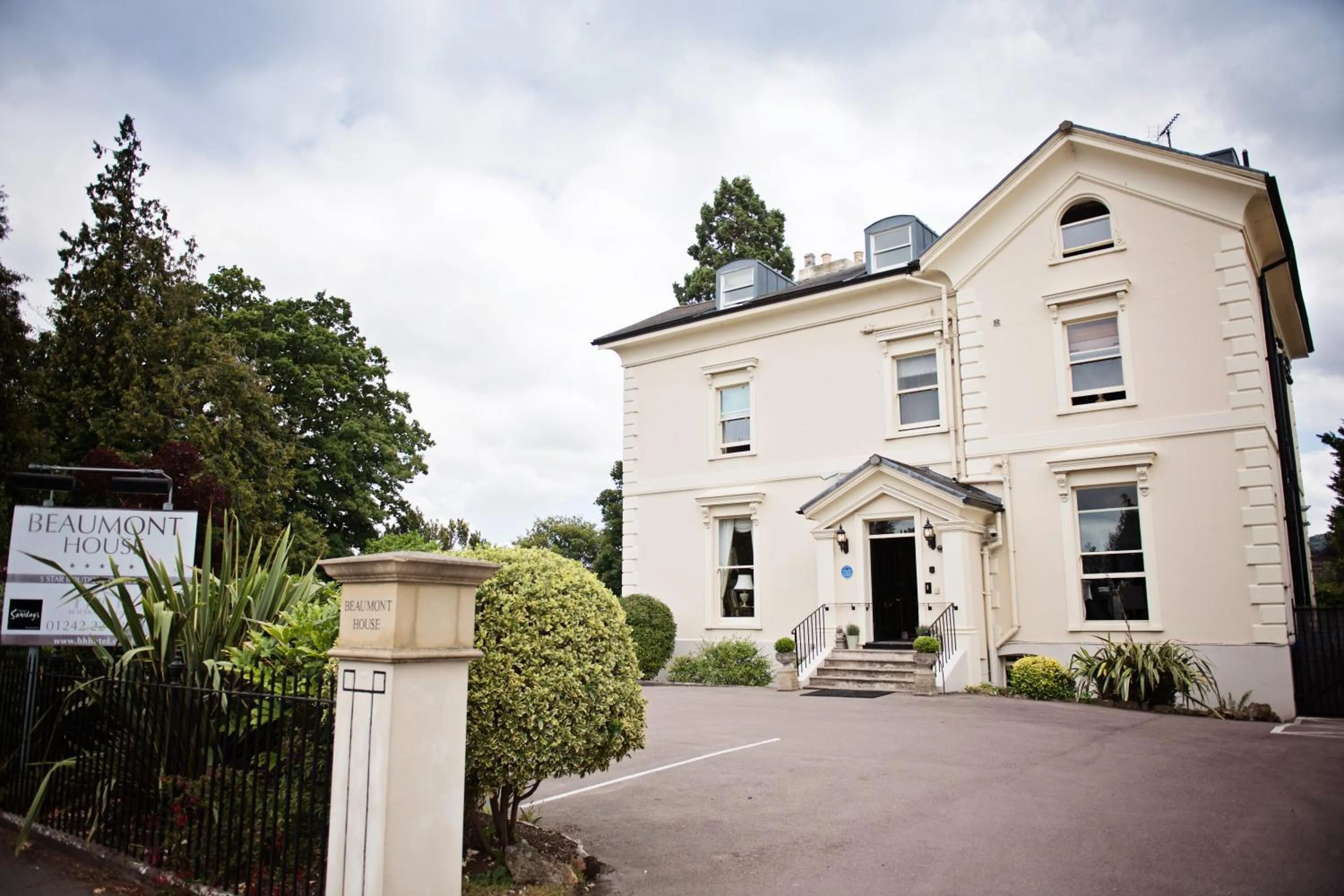 Facade/entrance in Beaumont House