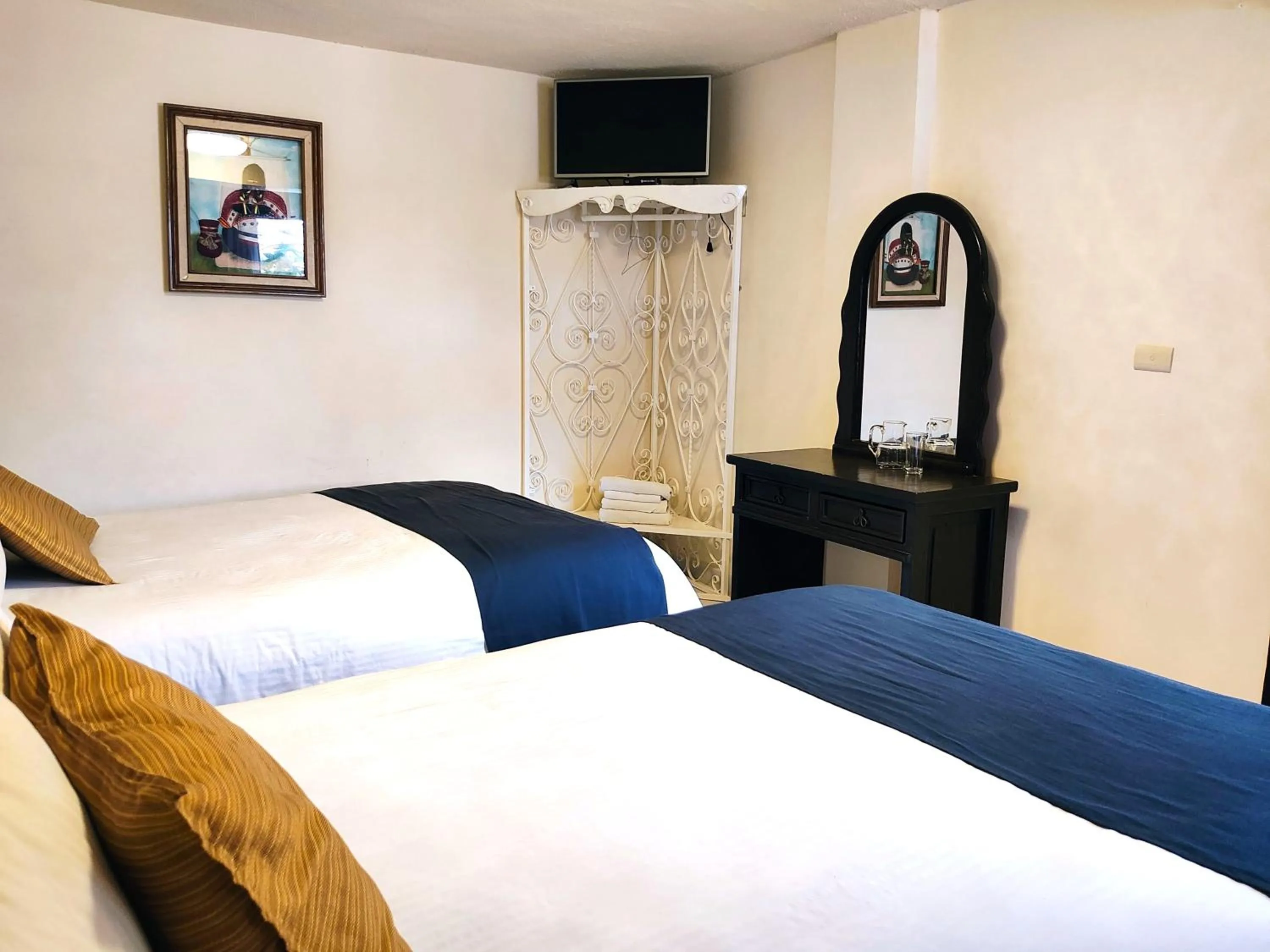 TV/Entertainment Center in Hotel Jardines Centro